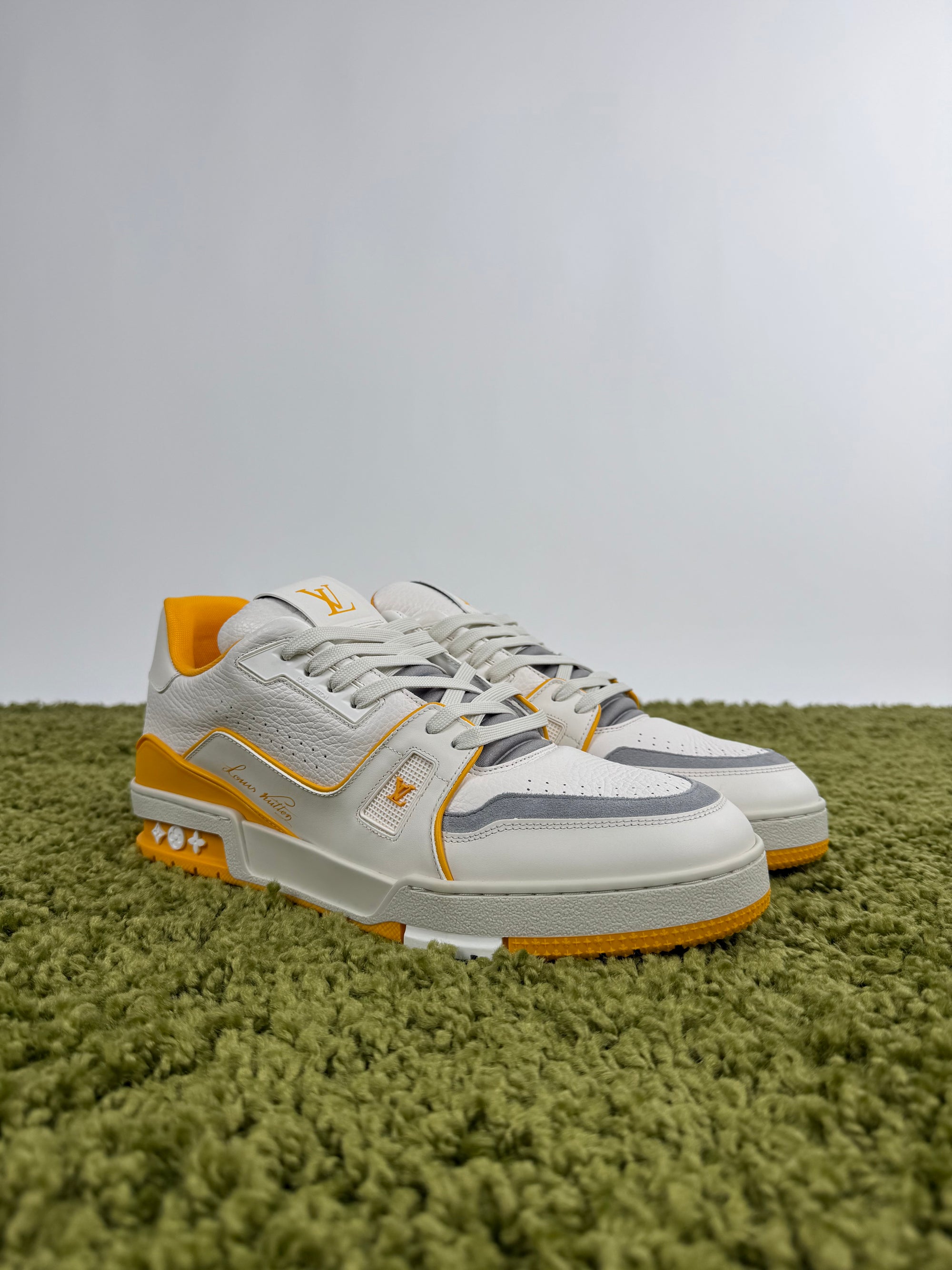 Louis Vuitton Trainer 43 veste 44