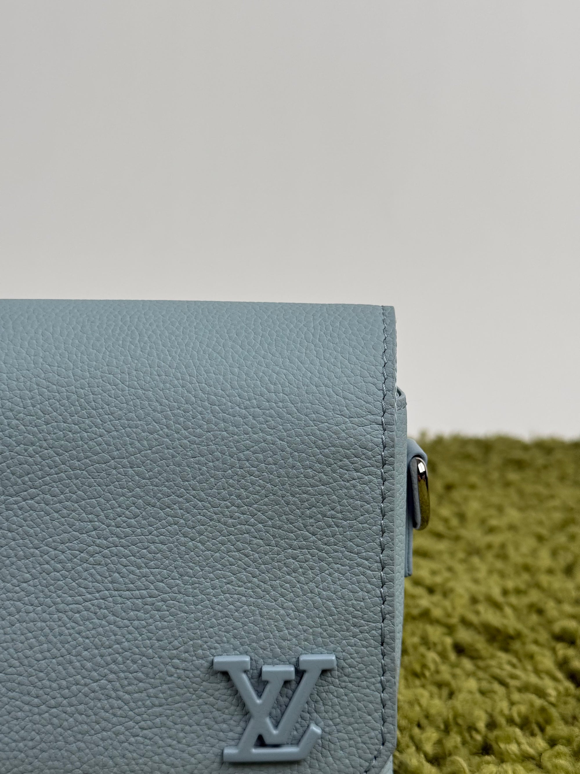 Fastline Wearable Wallet Louis Vuitton Azzurra