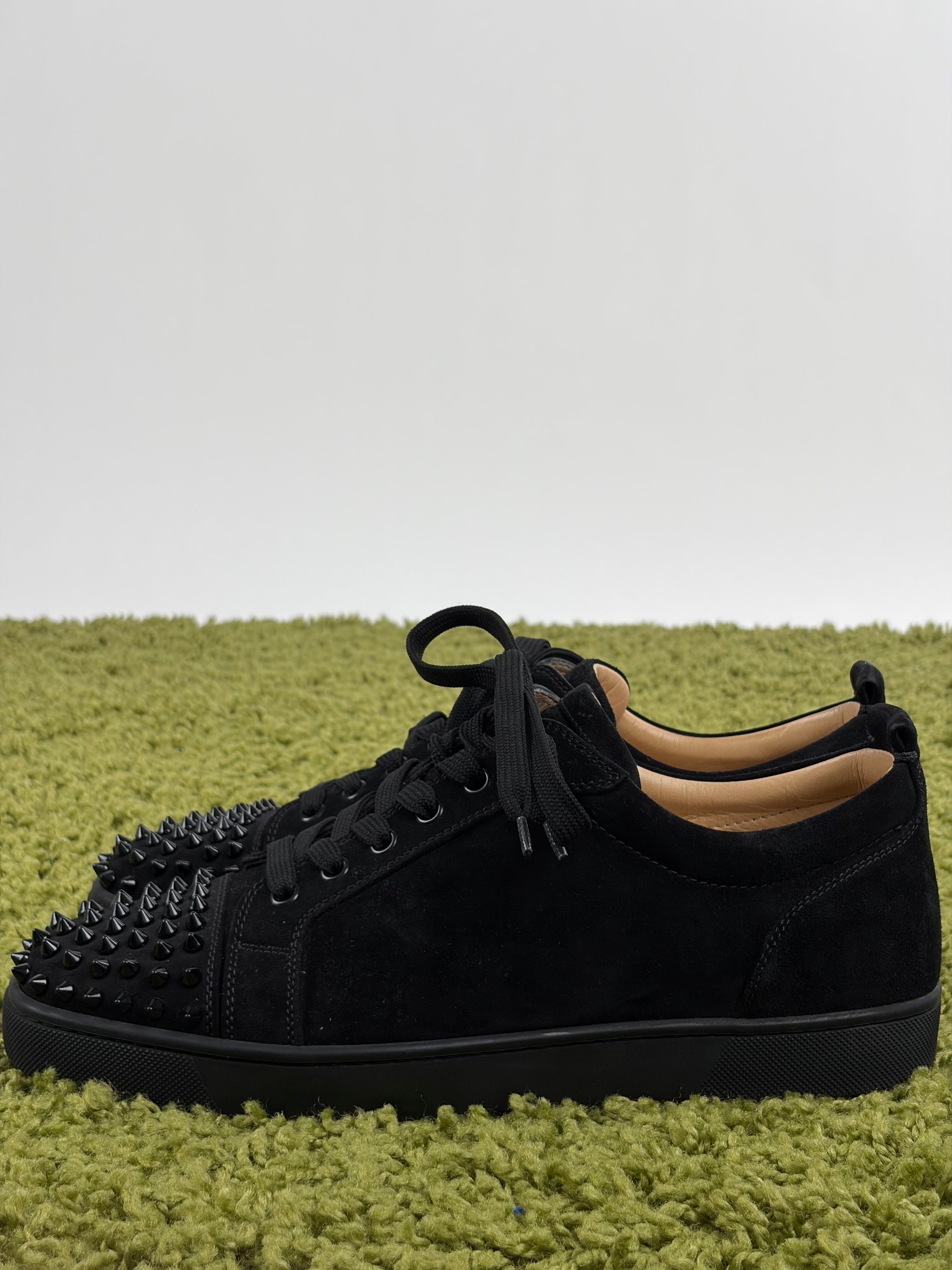 Louboutin Size 42.5 nere