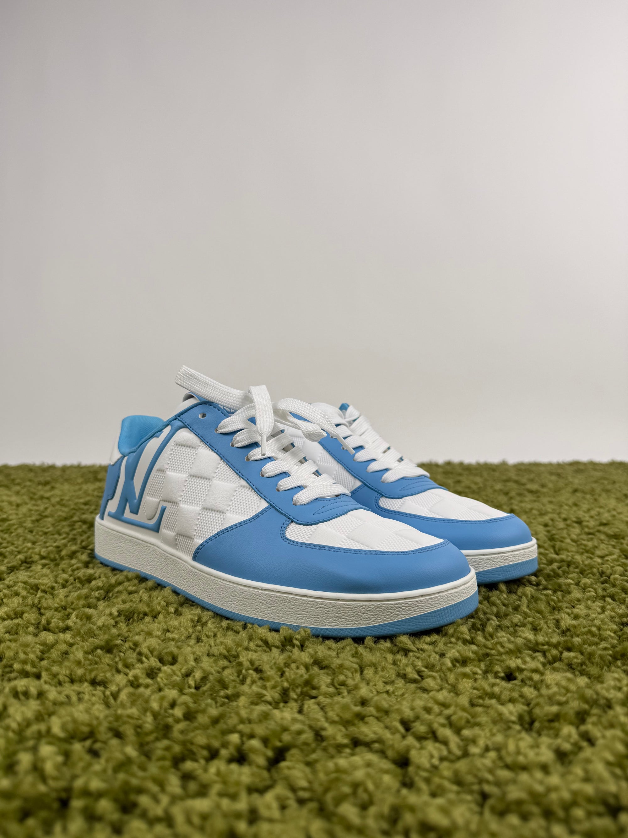 Louis Vuitton Rivoli Sneaker 40 veste 41