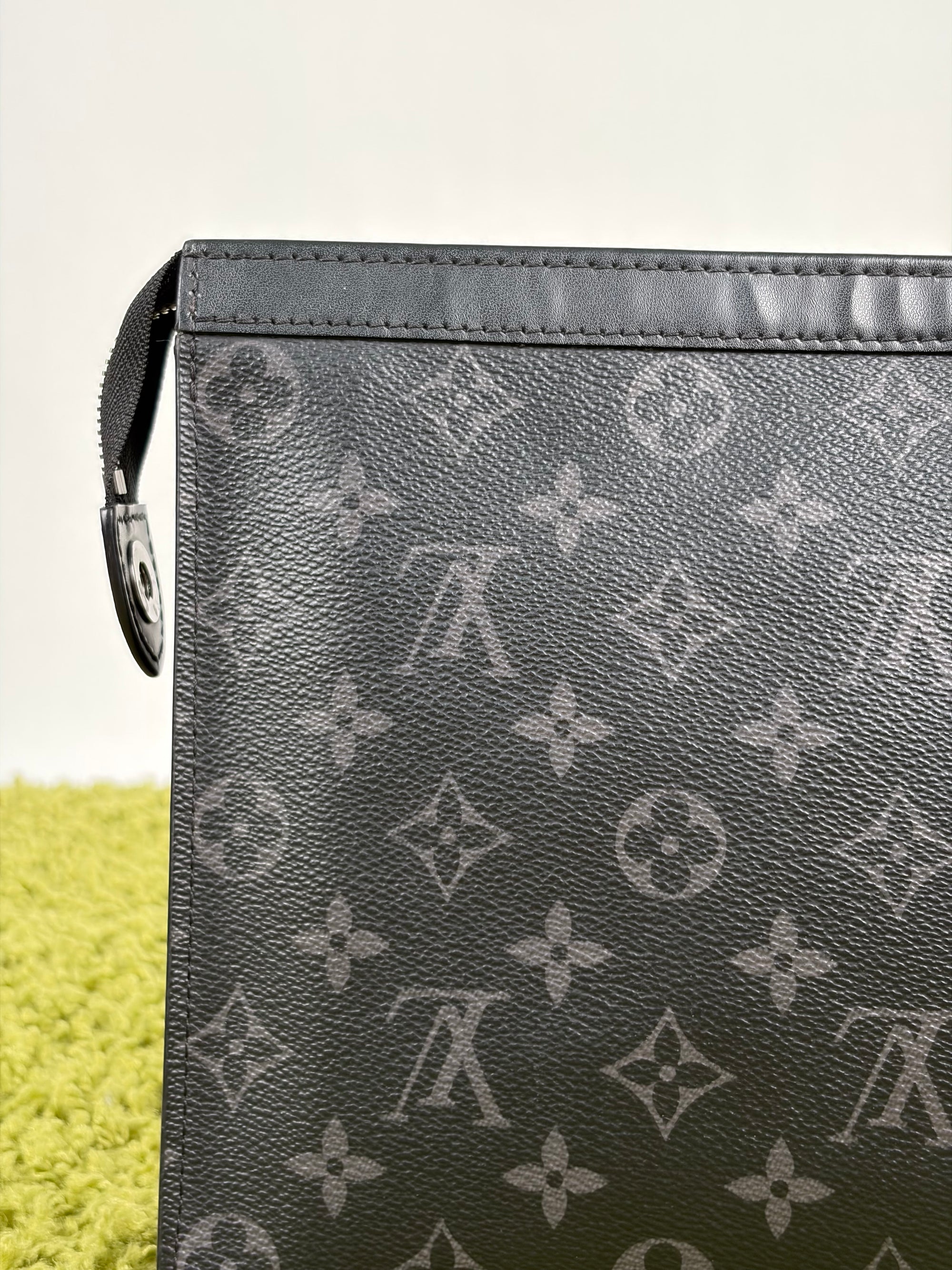 Pochette Louis Vuitton nera