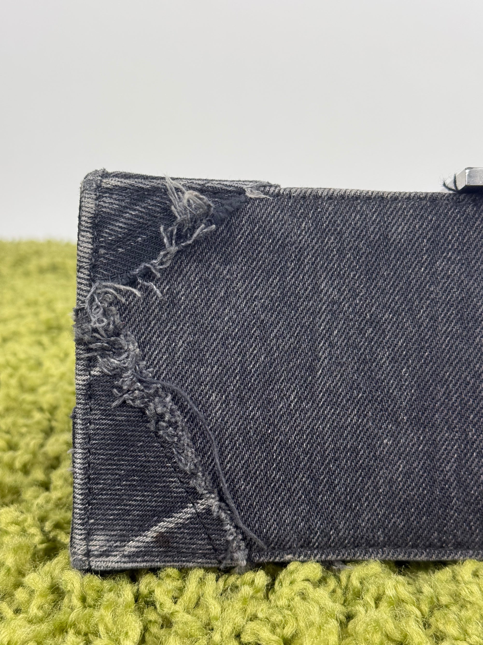 Borsa Balenciaga Hourglass Small in denim patchwork nero con logo B metallico argento
