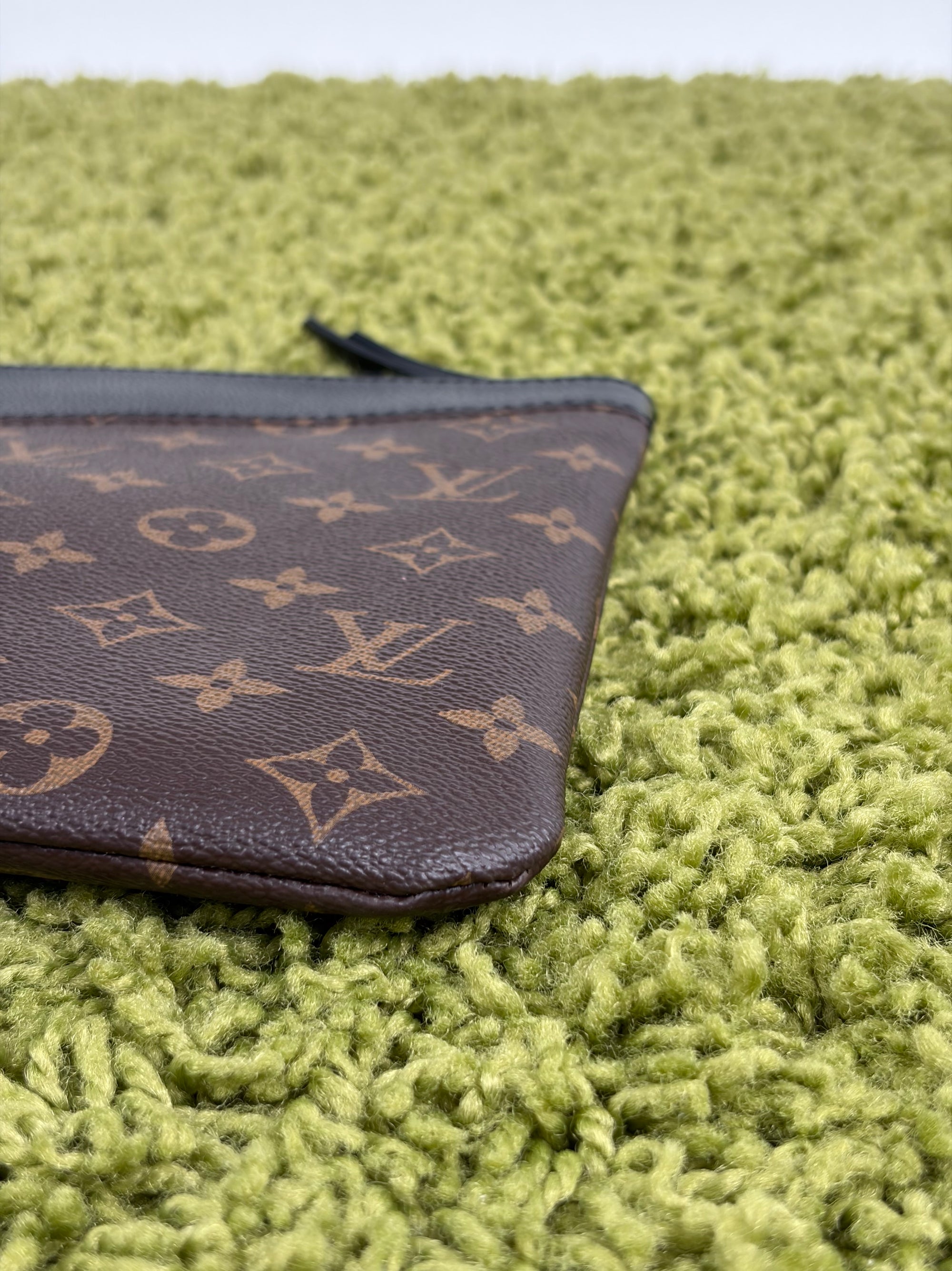 Pochette Louis Vuitton marrone e nera