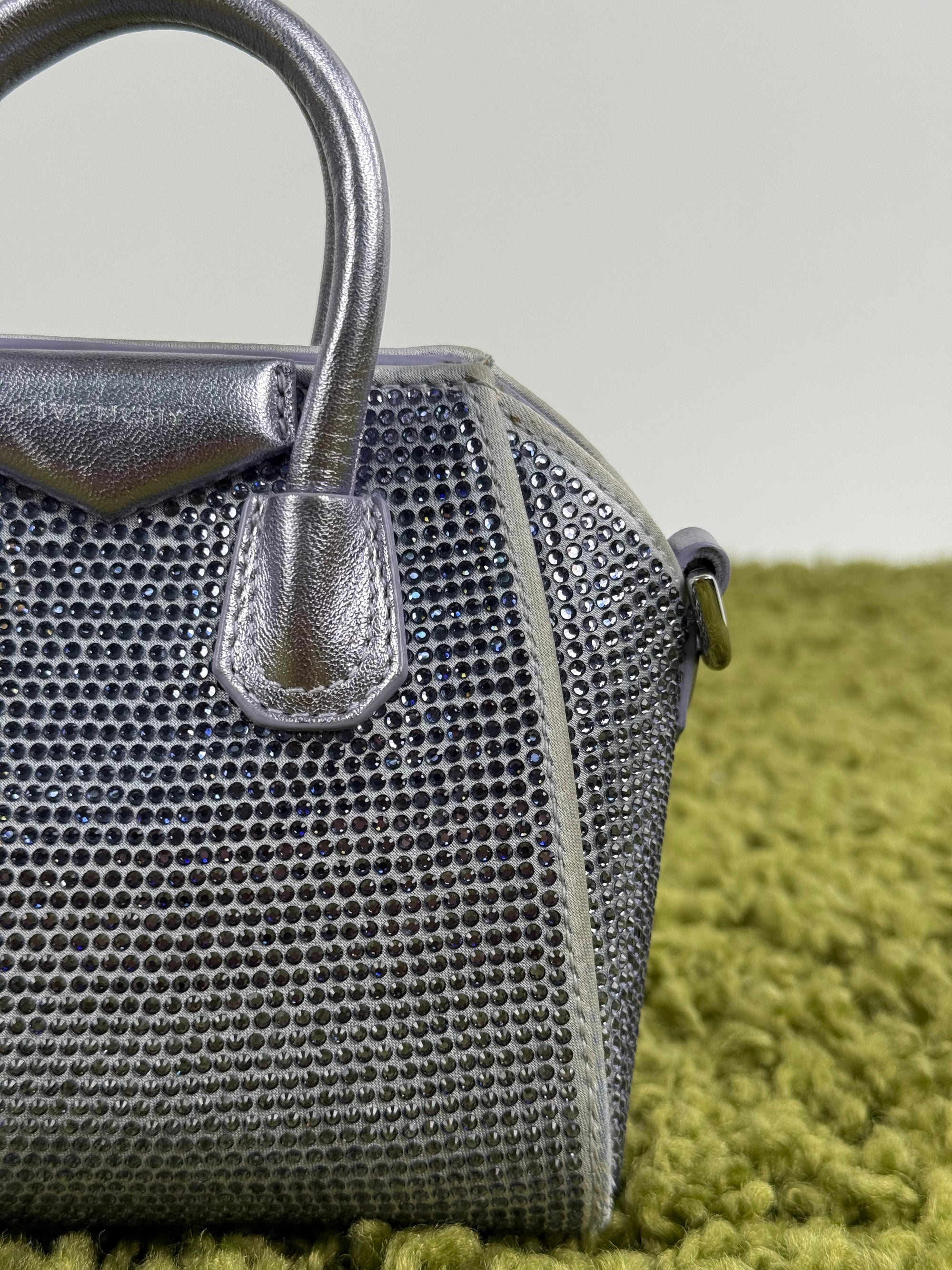 Borsa Micro Antigona In raso Con strass lavanda Viola