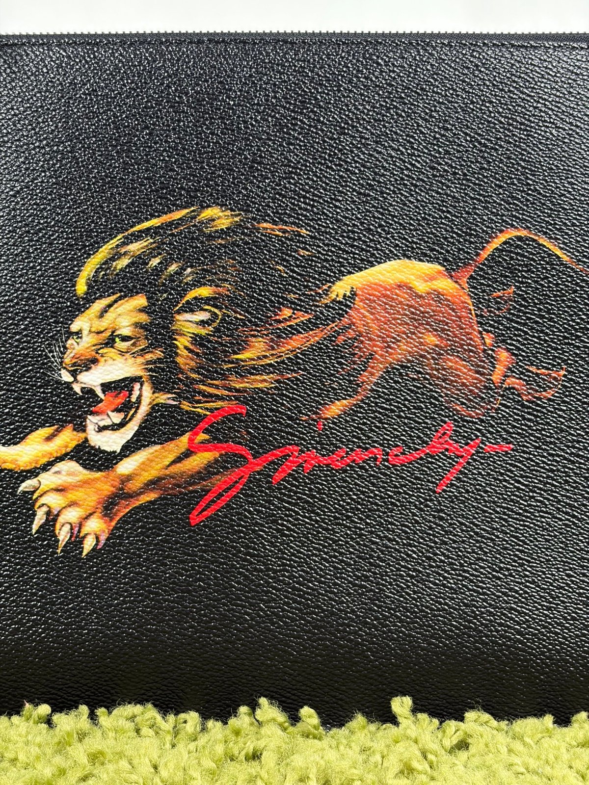 Pochette Givenchy Leo in pelle Nero - Second Hand Di Fiore