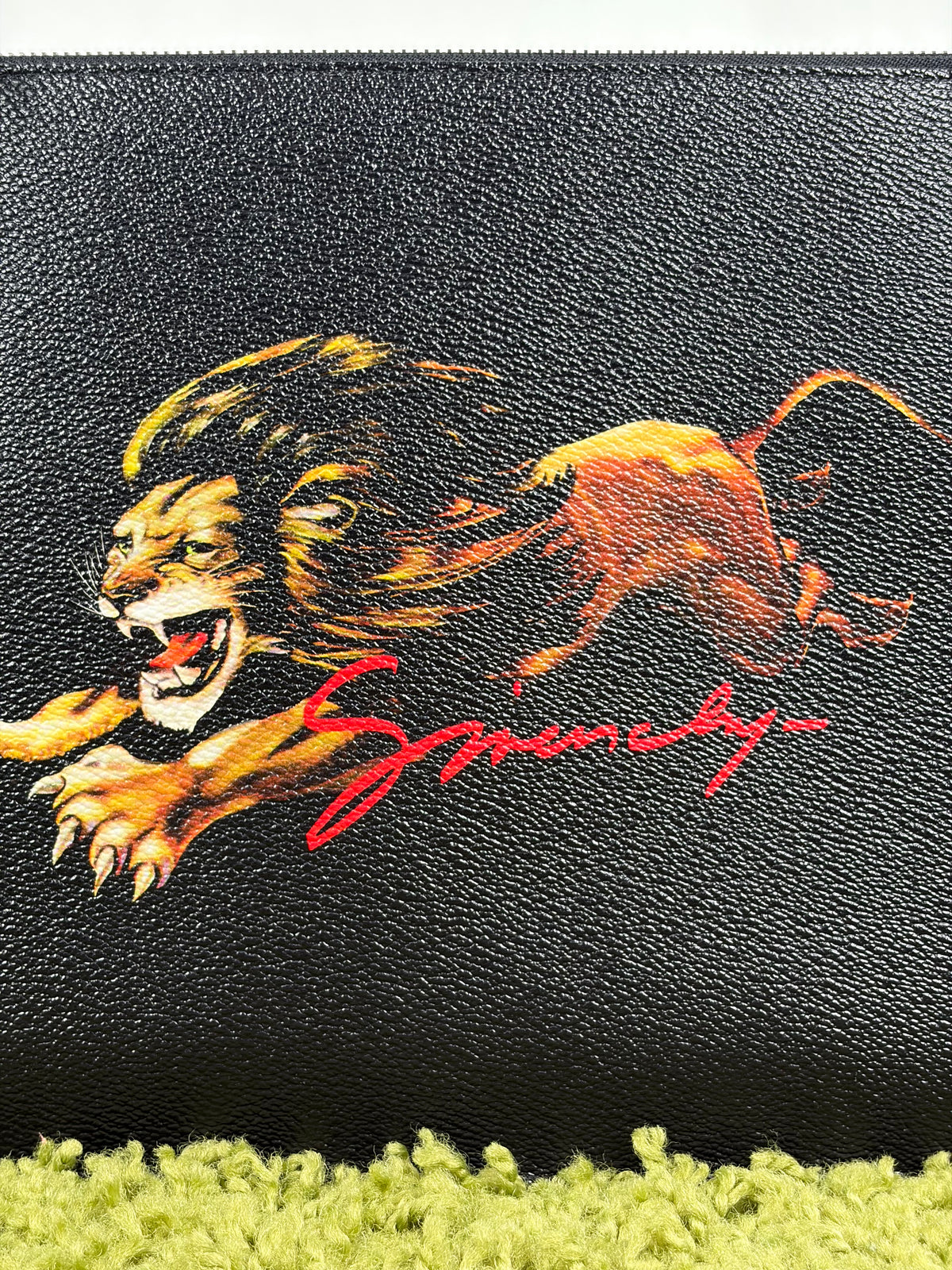 Pochette Givenchy Leo in pelle Nero