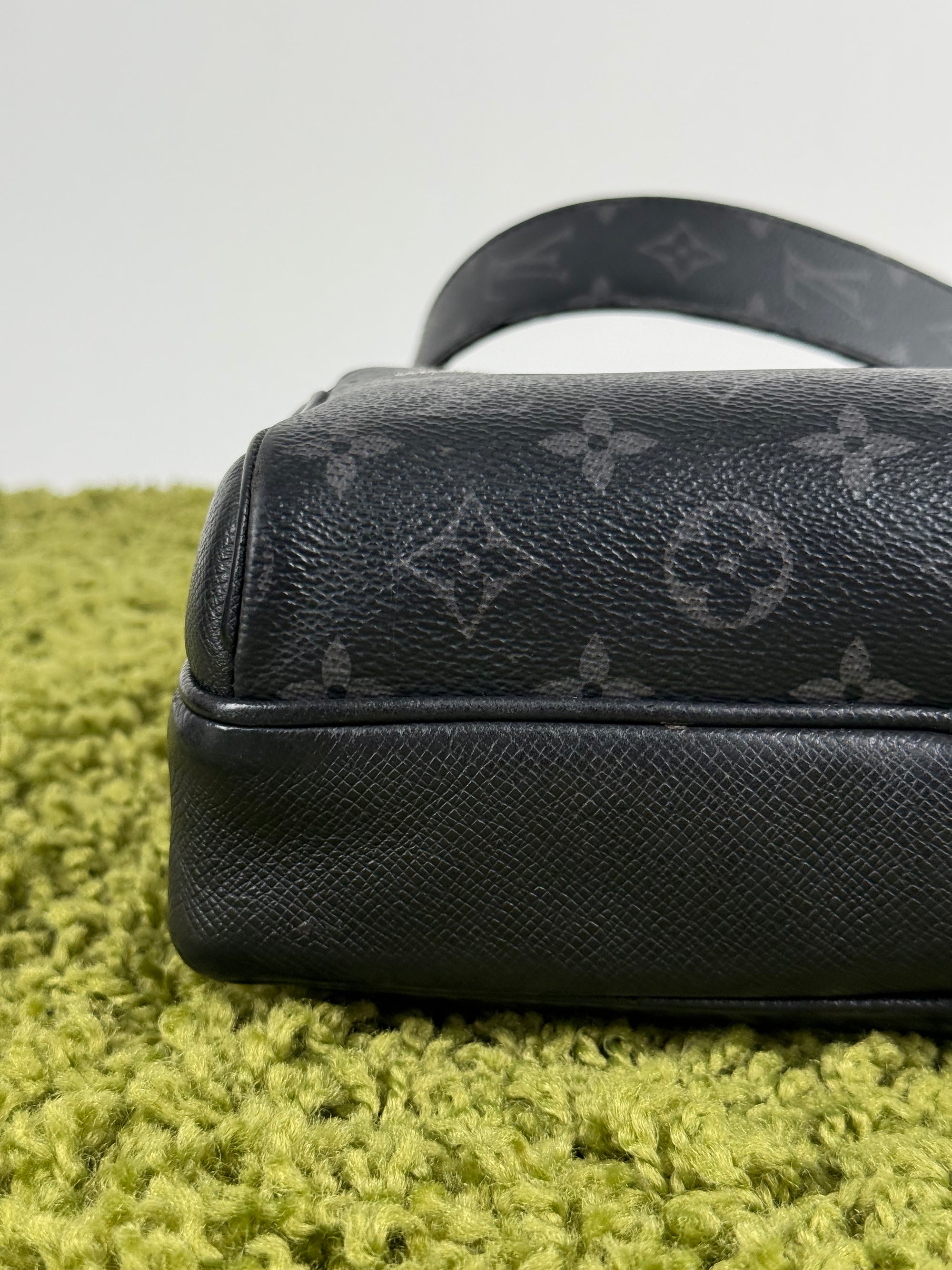 Borsa Outdoor Messenger Monogram Eclipse Taiga Louis Vuitton Nera