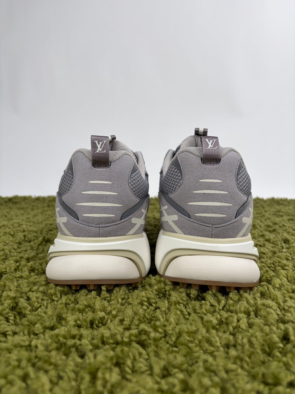 Louis Vuitton Tatic Runner Grigio 9