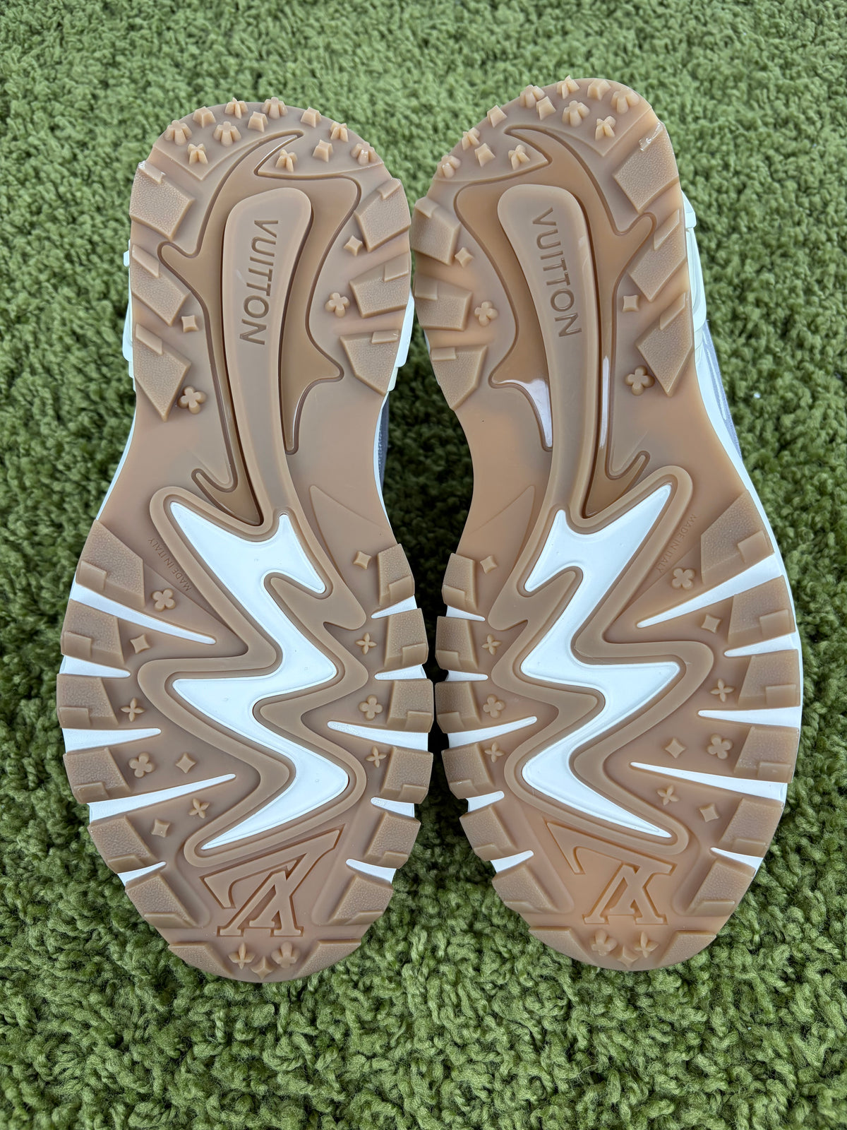 Louis Vuitton Tatic Runner Grigio 9