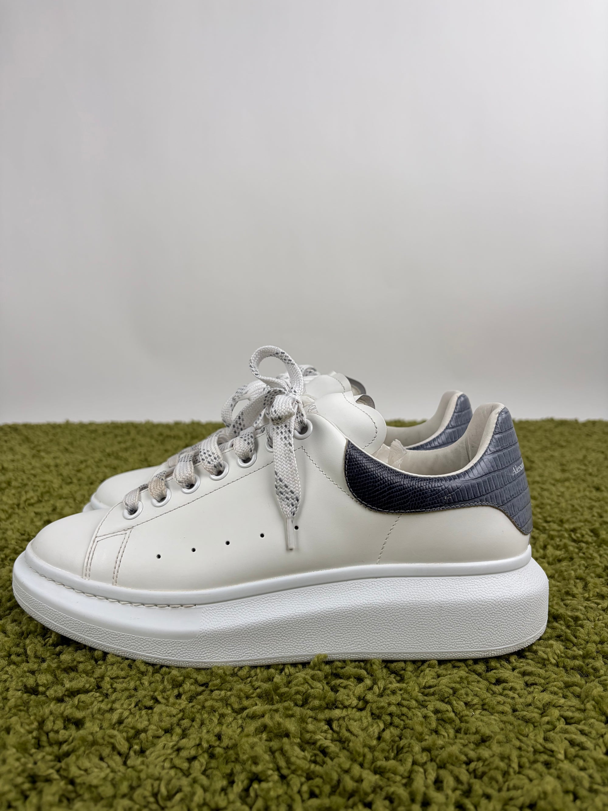 Mcqueen Size 42 bianche e blu