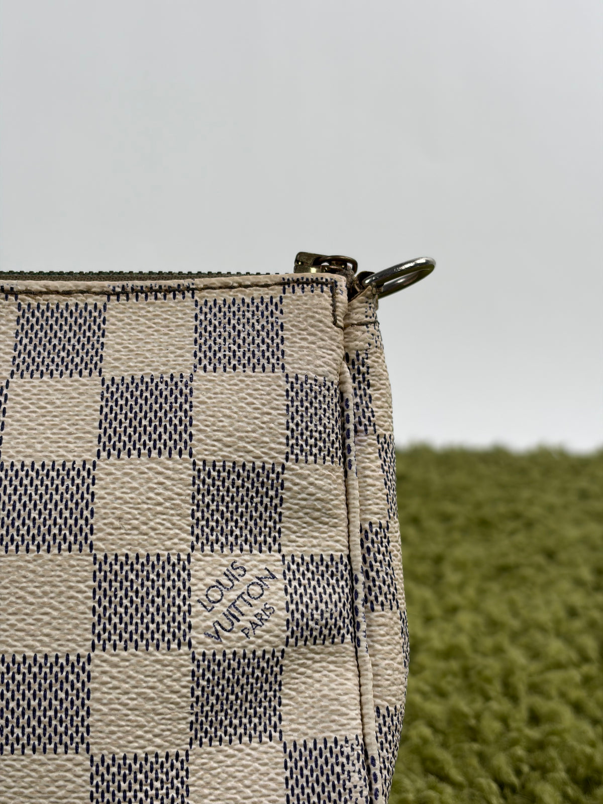 Pochette Accessories Louis Vuitton  in tela Damier Azur Bianca Monogram