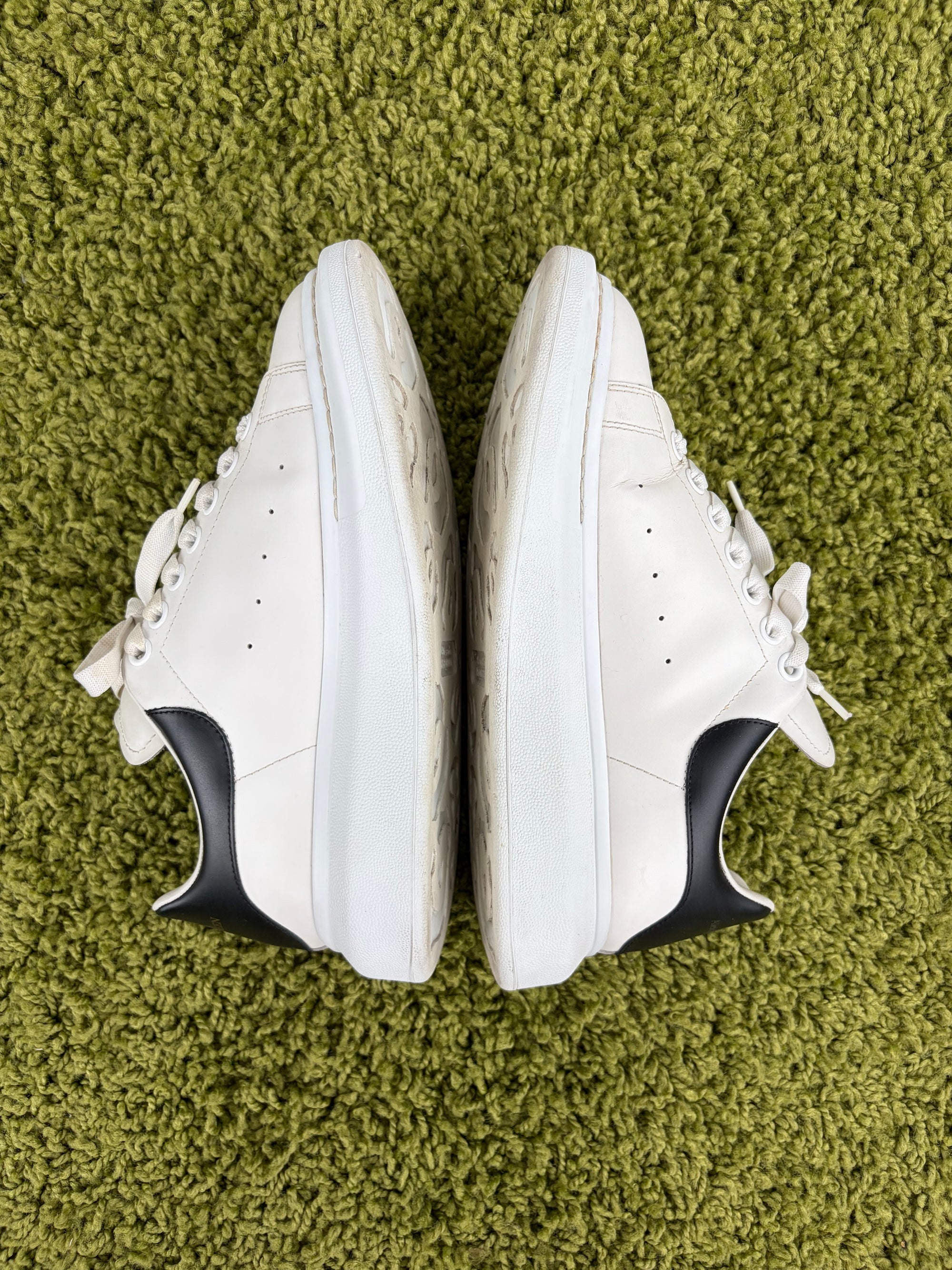 Mcqueen Size 41.5 bianche e nere