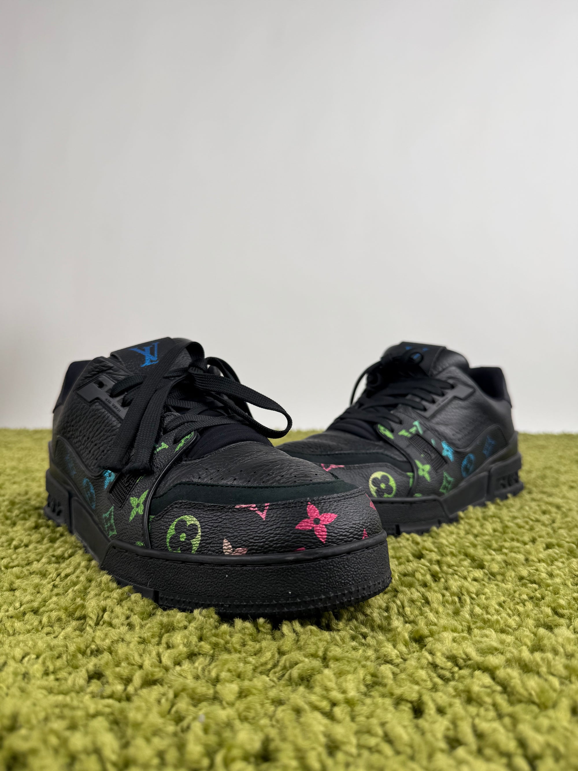Louis Vuitton Trainer 44 veste 45