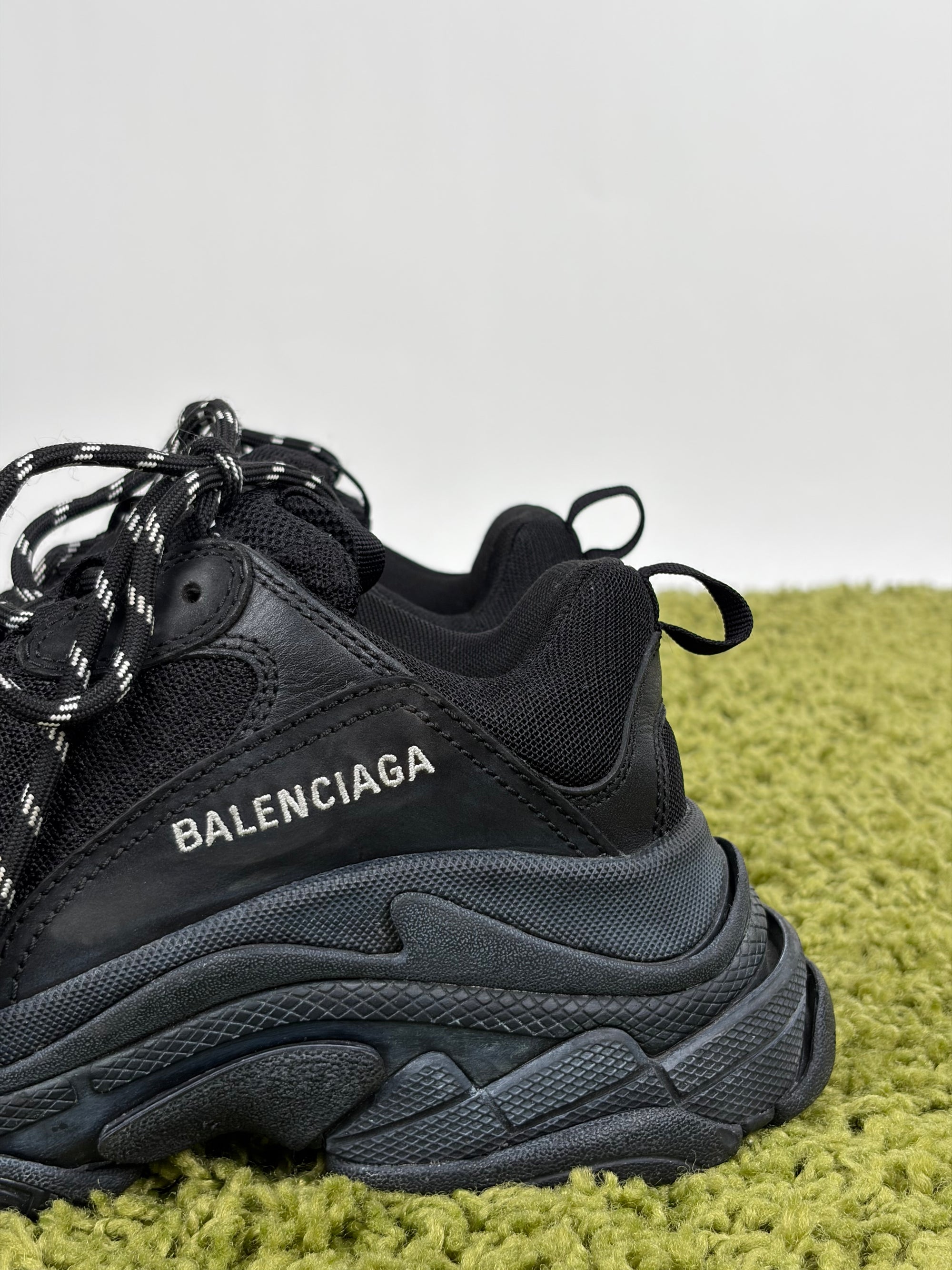 Balenciaga Triple S Size 38 nere effetto usato