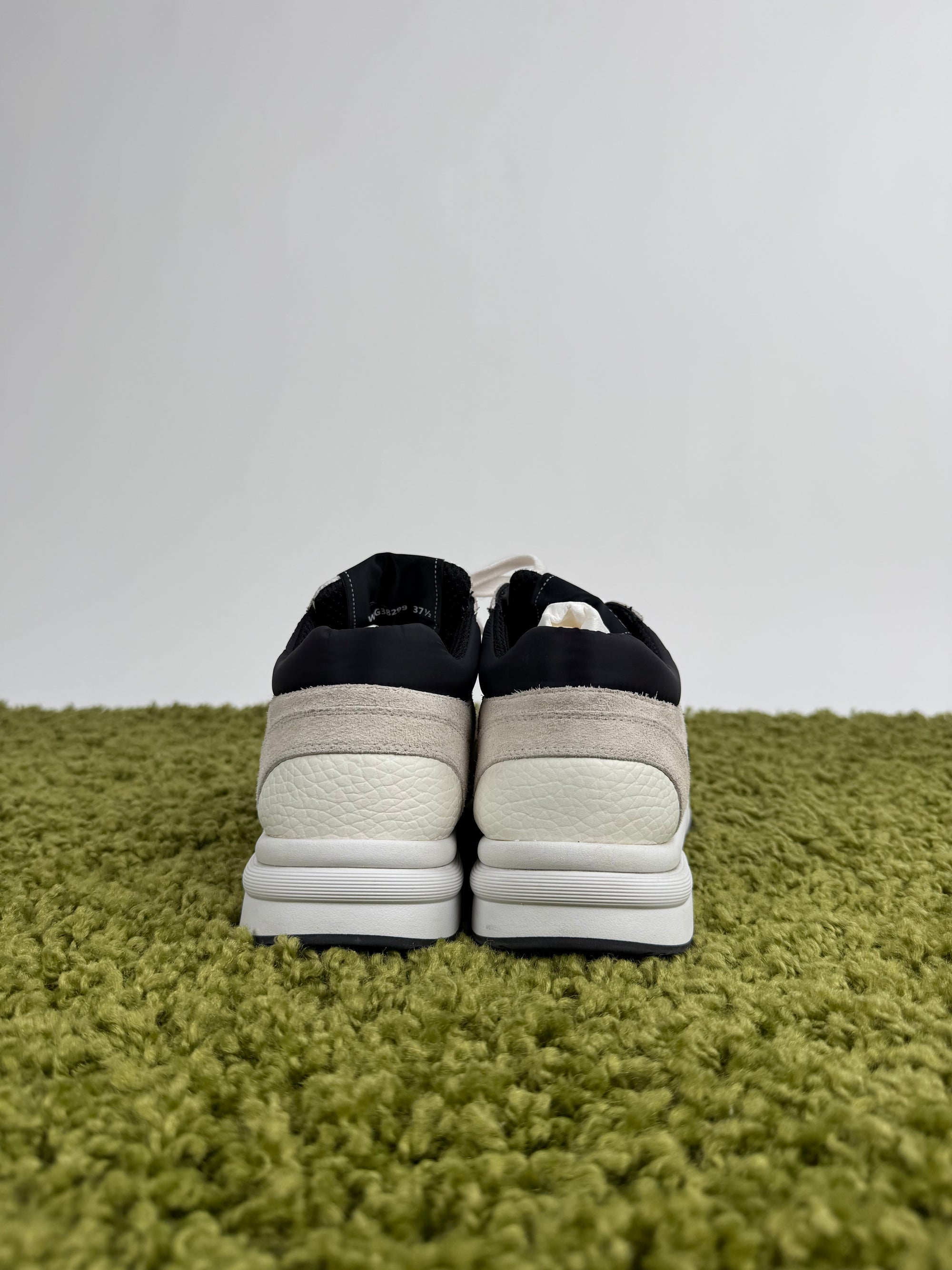 Chanel Low Top Trainer Bianca 37.5