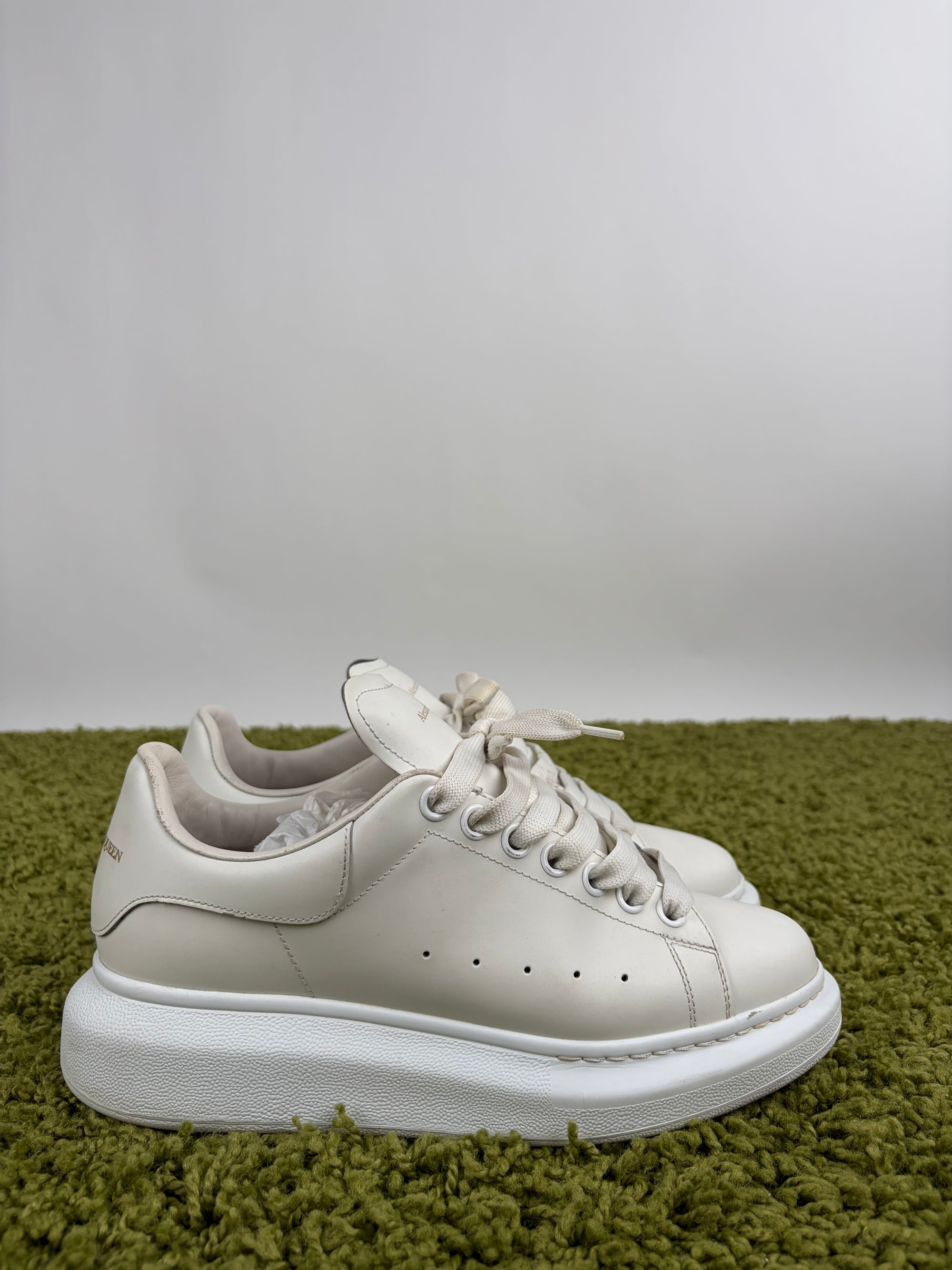 Mcqueen Size 39 bianche