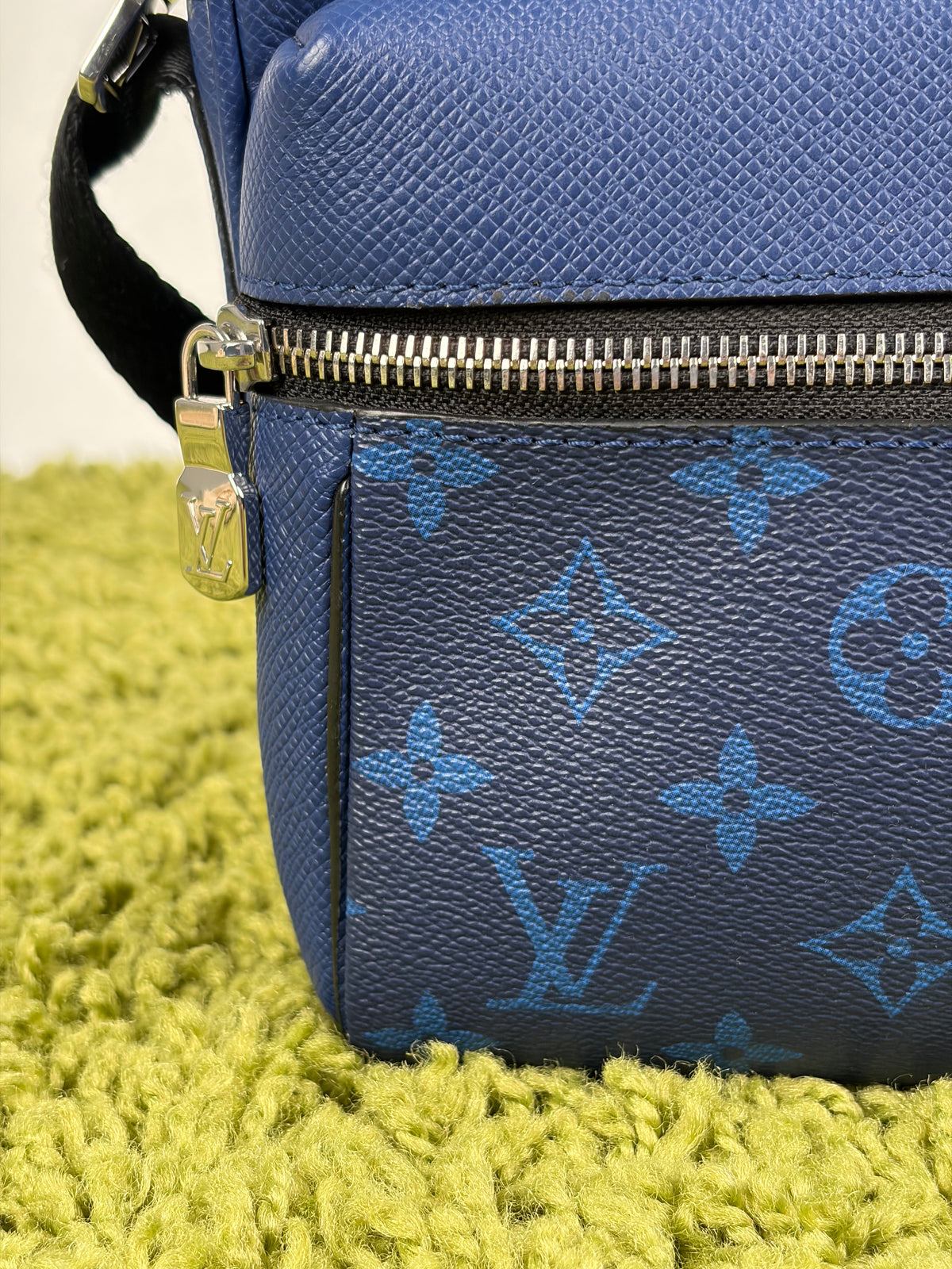 Borsa Louis Vuitton Outdoor Messenger Blu