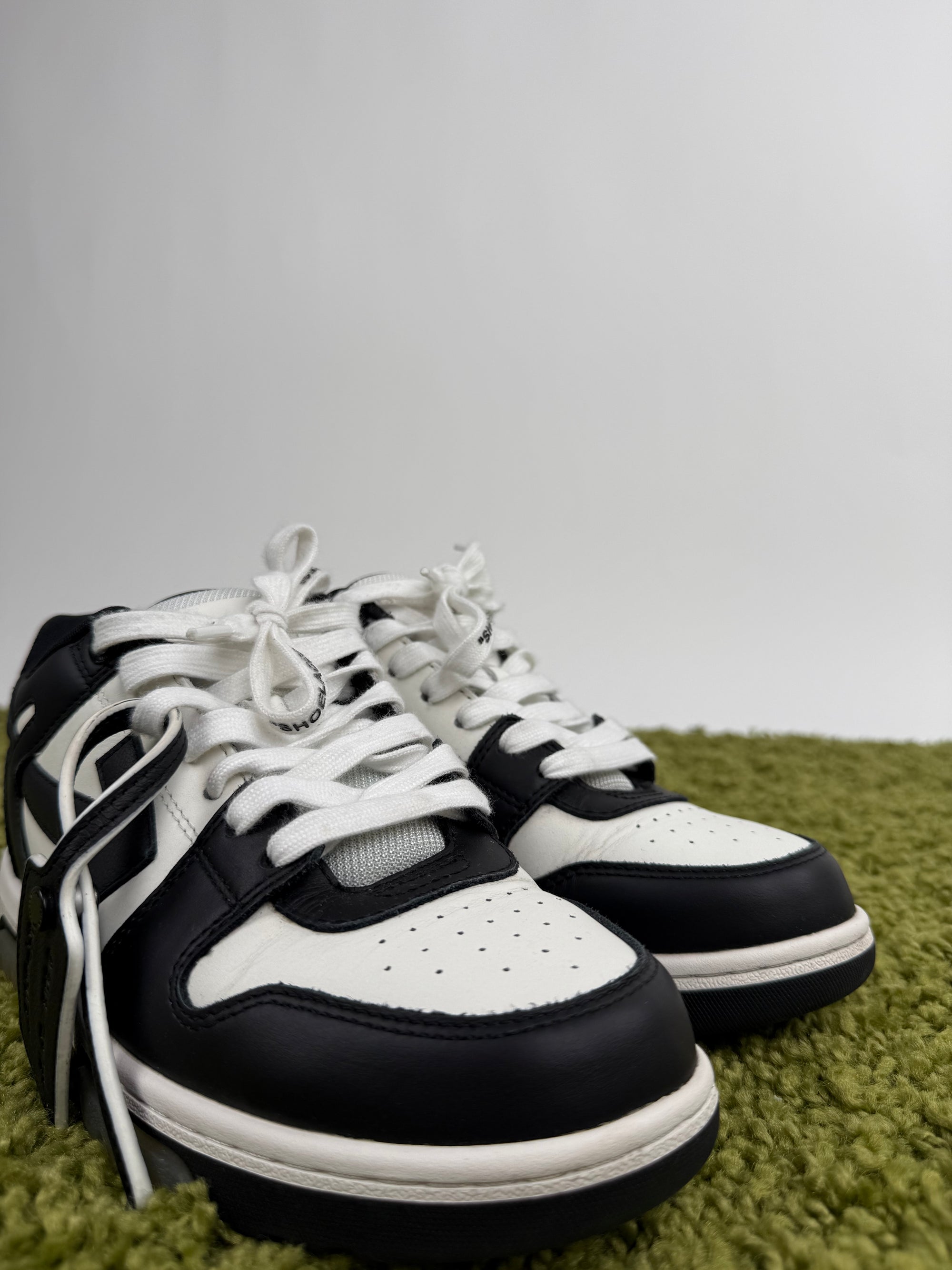 Off White Out Of Office 40