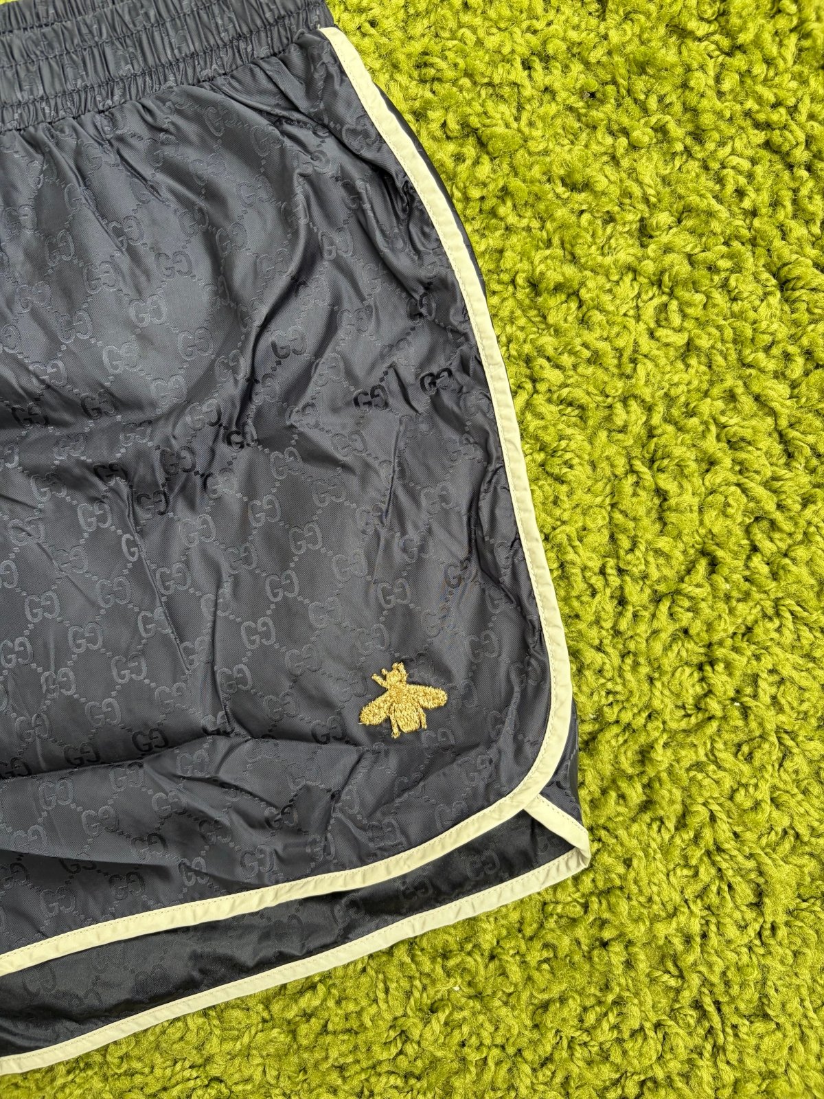 Costume Gucci Monogram con ape ricamata 50 - Second Hand Di Fiore