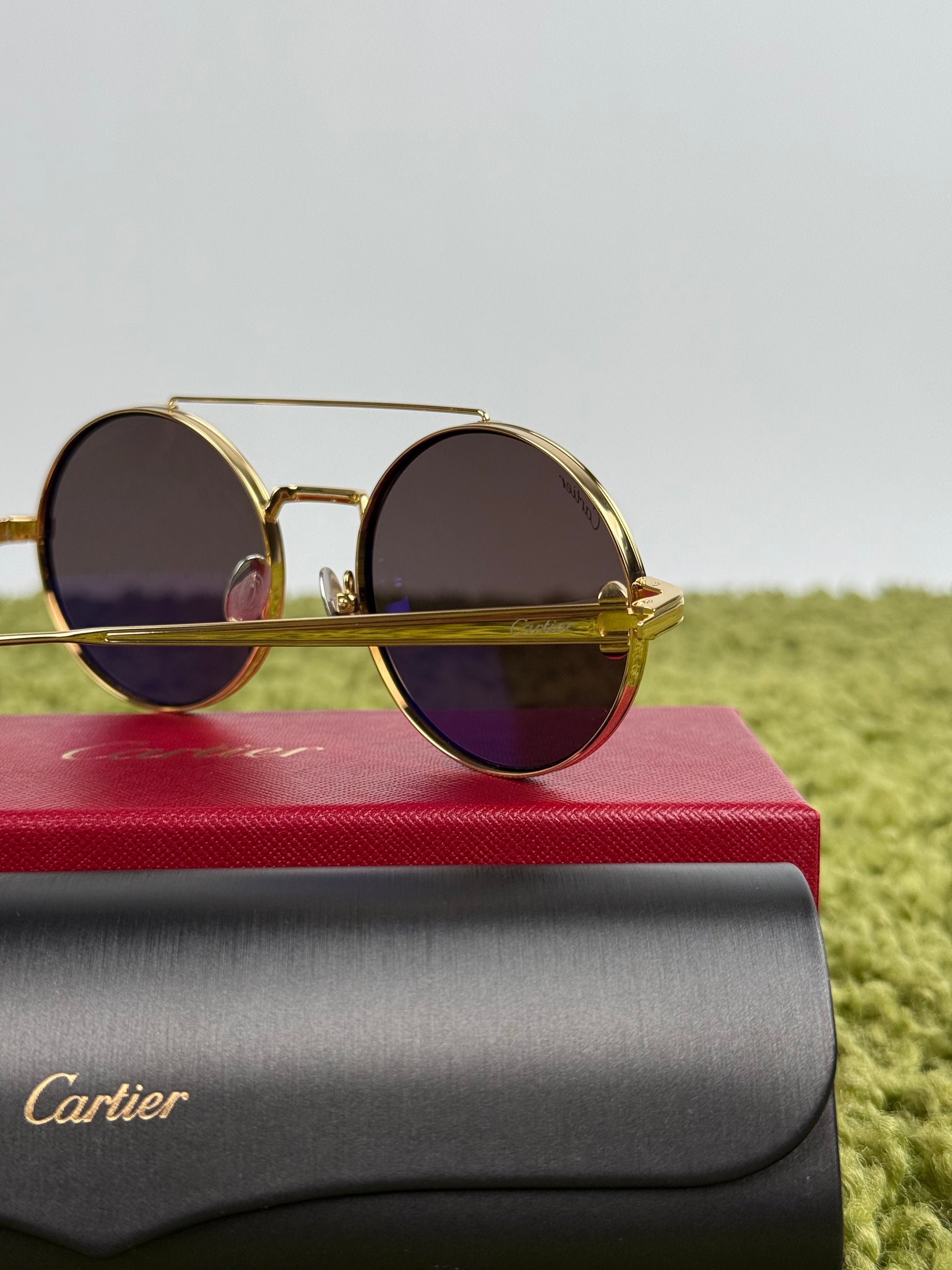 Occhiali da sole Cartier Tondi con montatura in metallo dorato e lenti scure