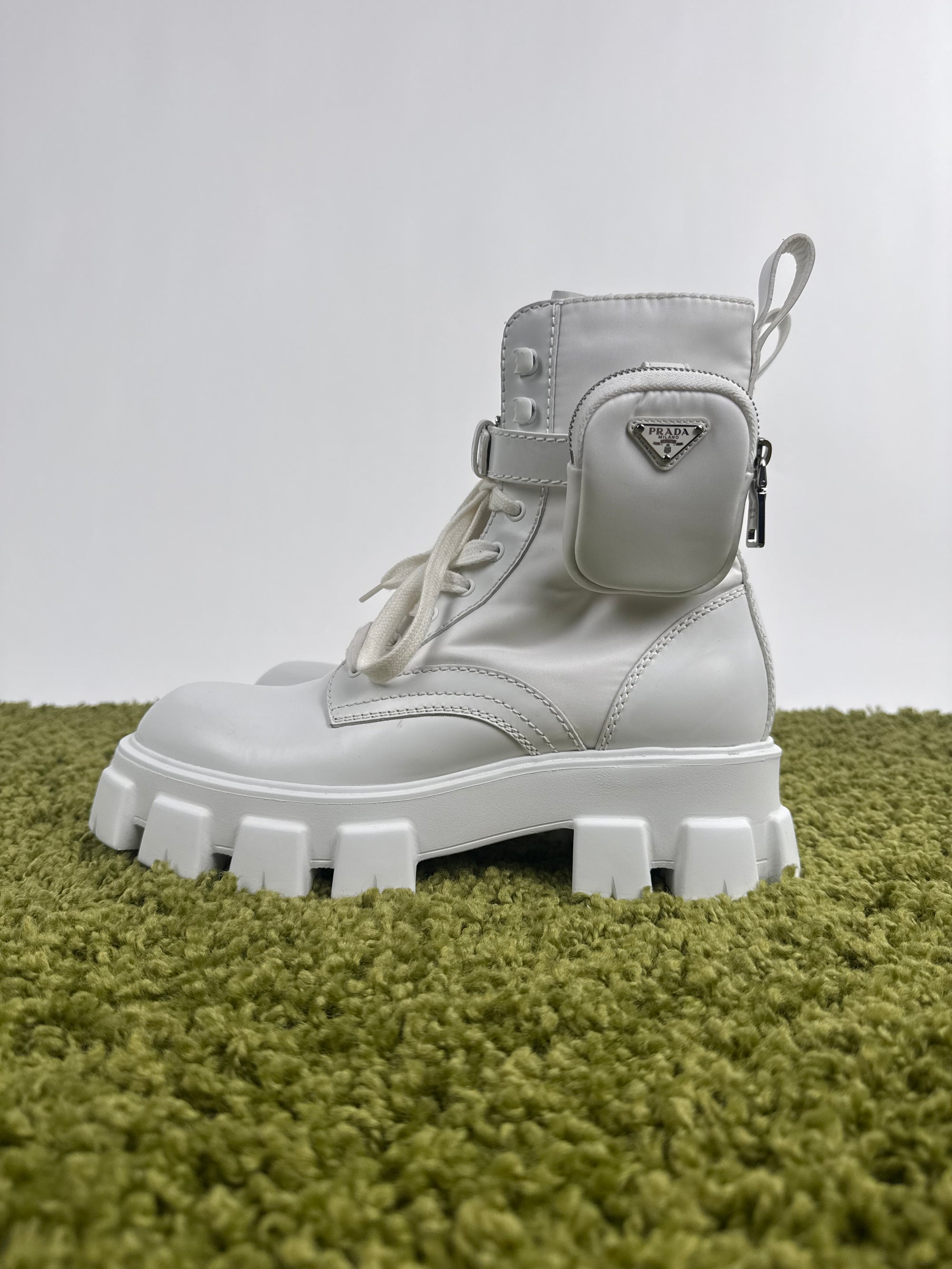 Prada Monolith in pelle bianca 43