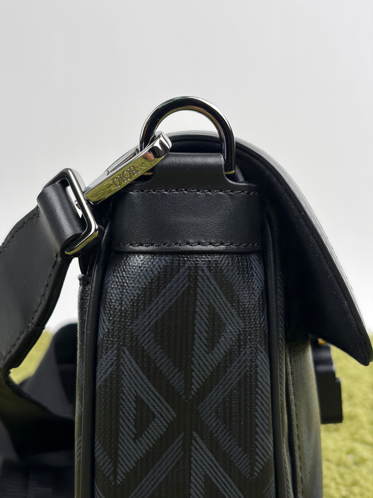 Borsello Christian Dior hit the road in tela CD
