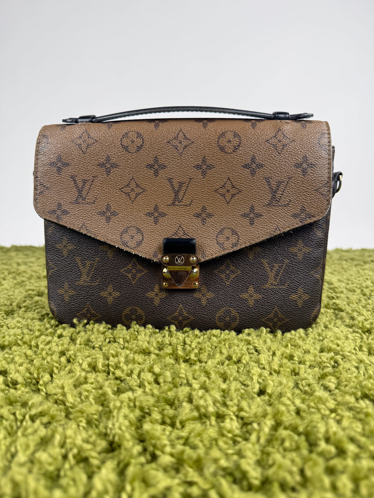 Borsa Louis Vuitton Metis in tela Monogram Reverse Marrone