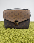 Borsa Louis Vuitton Metis in tela Monogram Reverse Marrone
