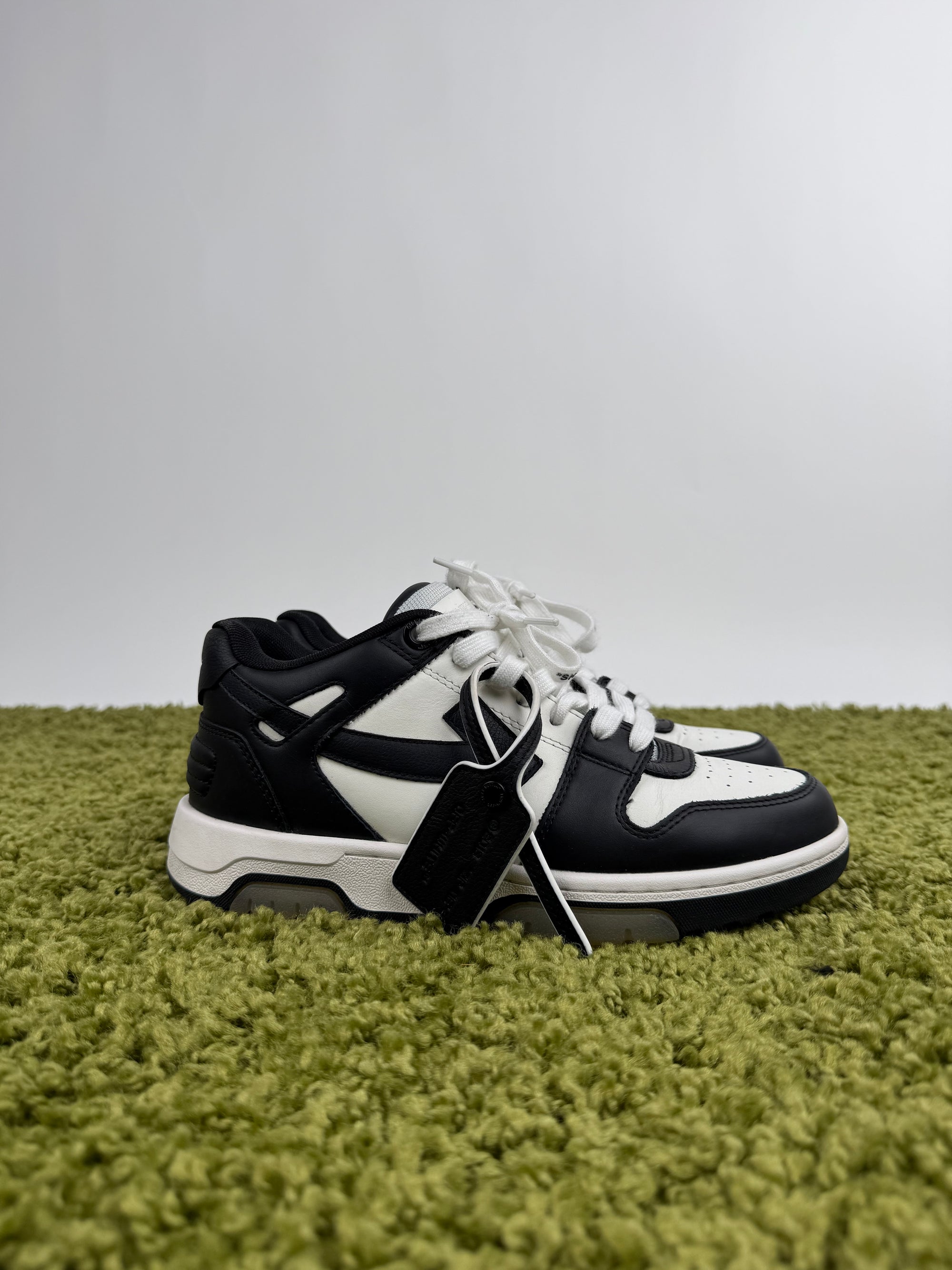 Off White Out Of Office 40