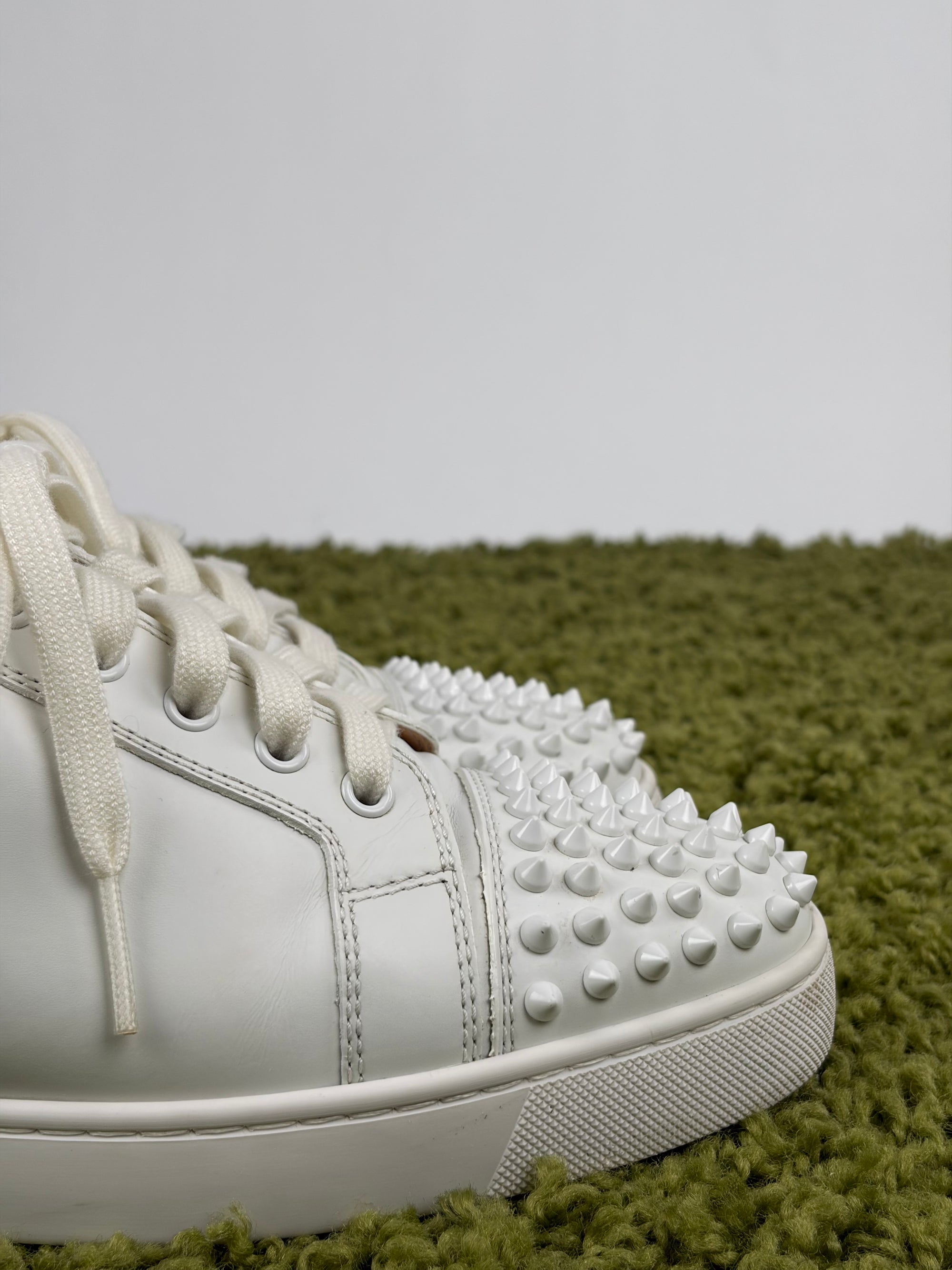 Louboutin basse Size 42 bianche