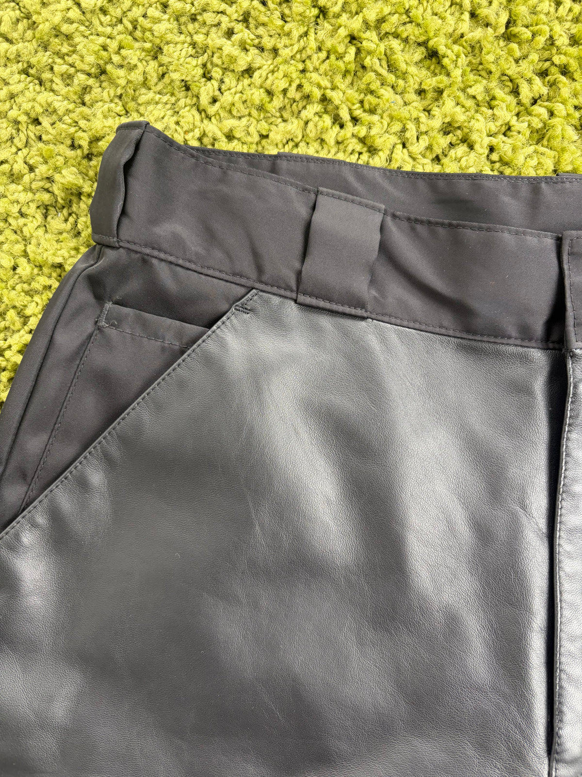 Pantaloncino Prada con pannello frontale in pelle Nero 48
