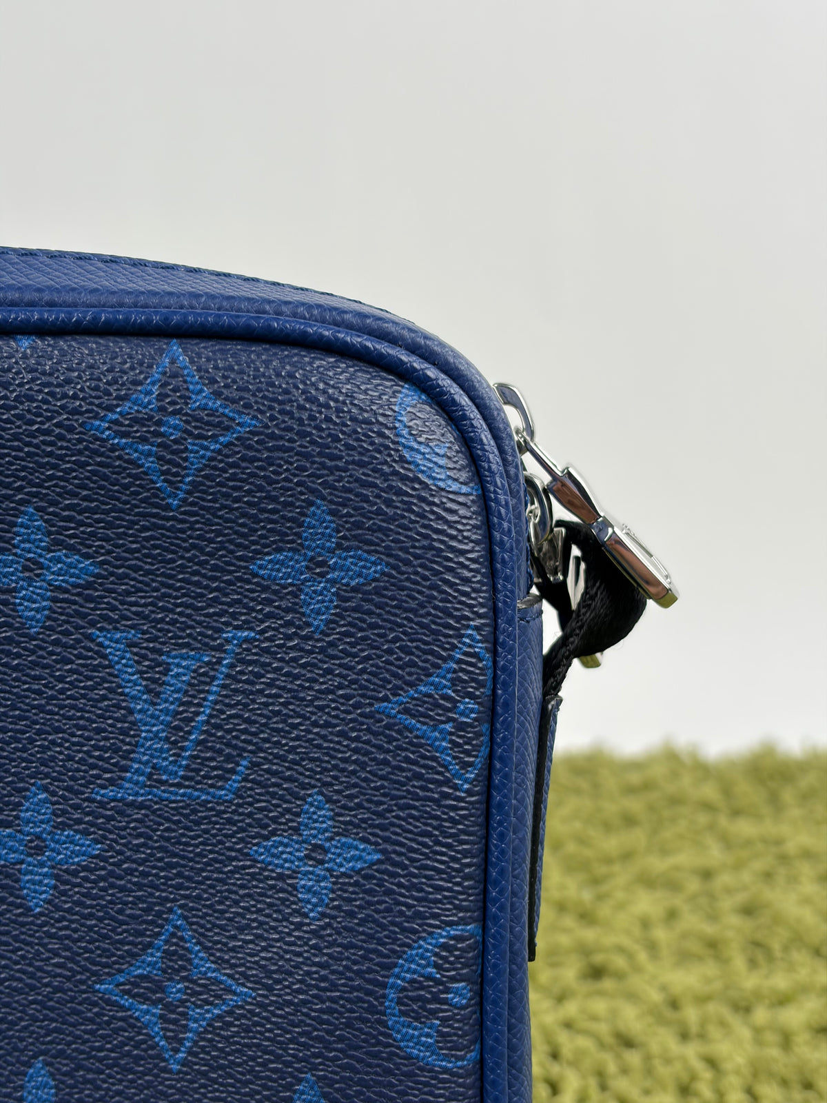 Borsa Louis Vuitton Outdoor Messenger Blu