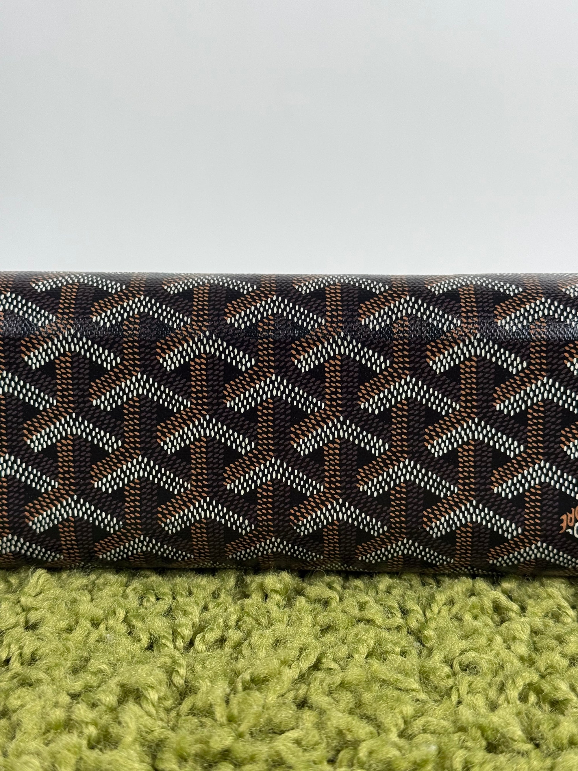 Pochette Goyard Jouvence in tela Goyardine nera con profili marroni