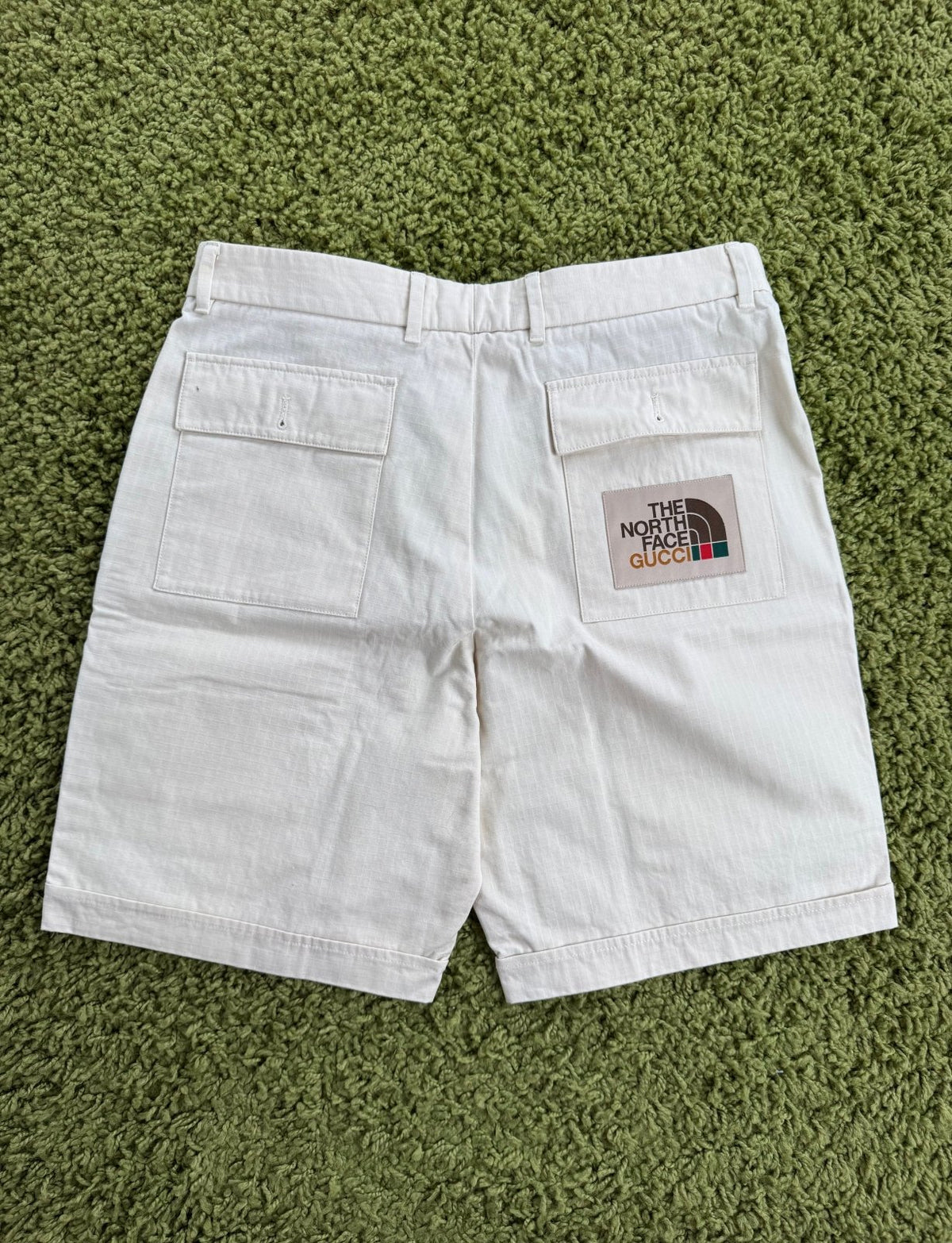 Pantaloncino Cargo North Face X Gucci Bianco 48 - Second Hand Di Fiore