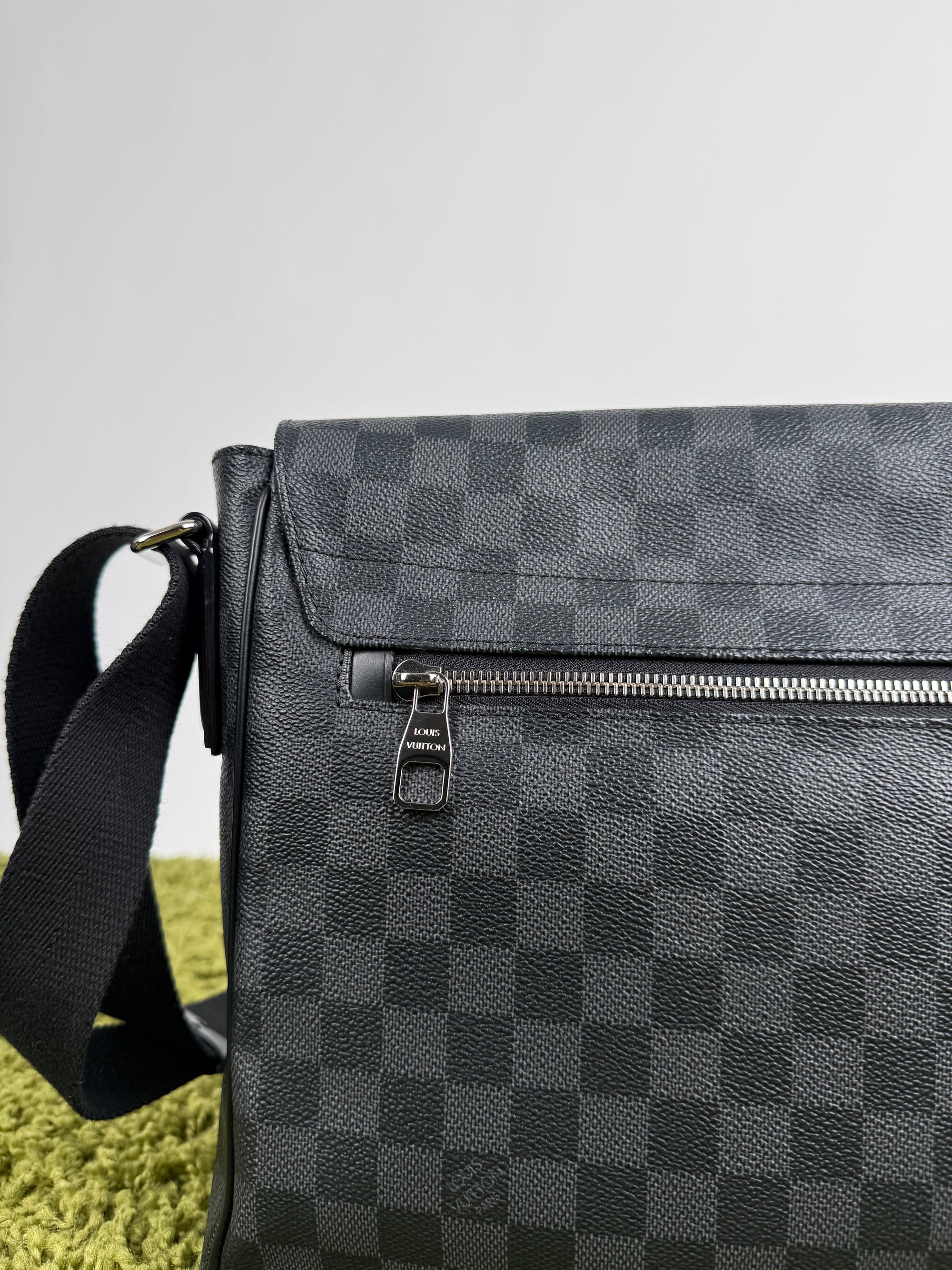Borsello Messenger District Louis Vuitton Grigio