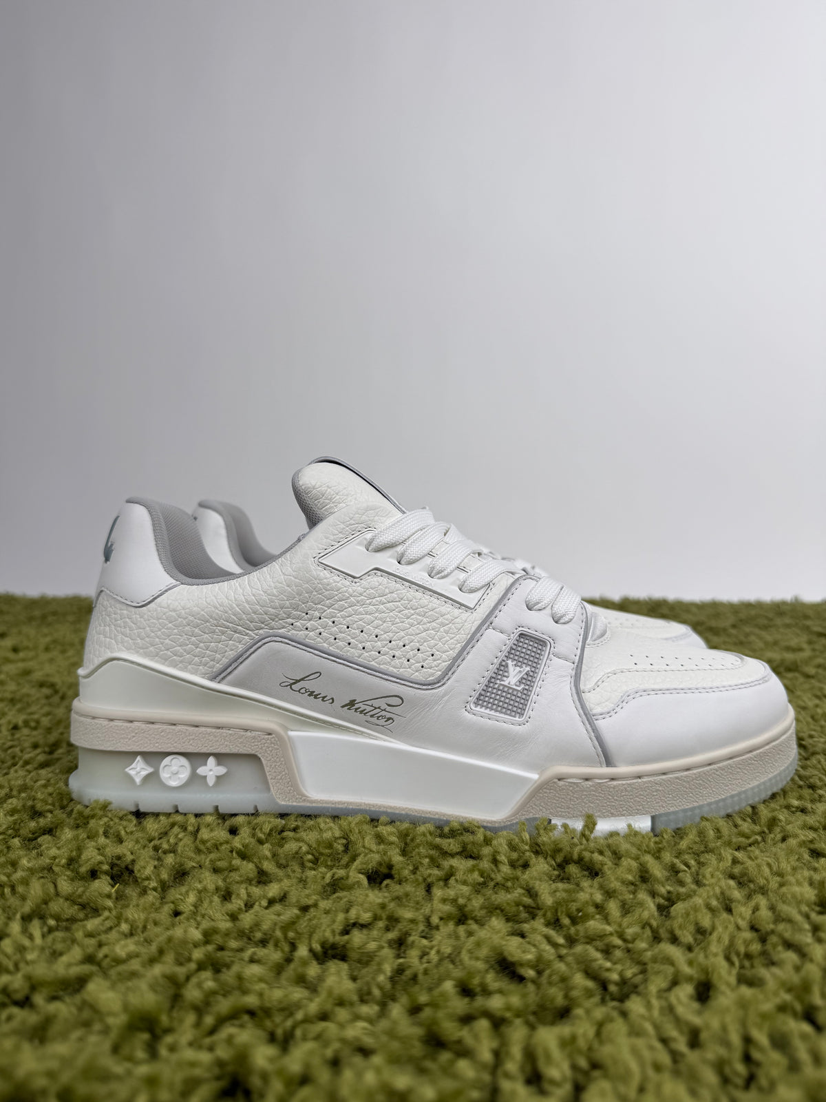 Louis Vuitton Trainer Bianca 7.5