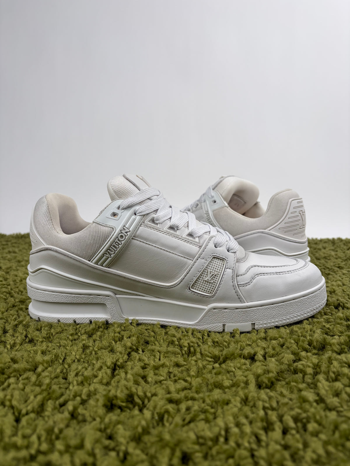 Louis Vuitton Trainer Bianca 6.5