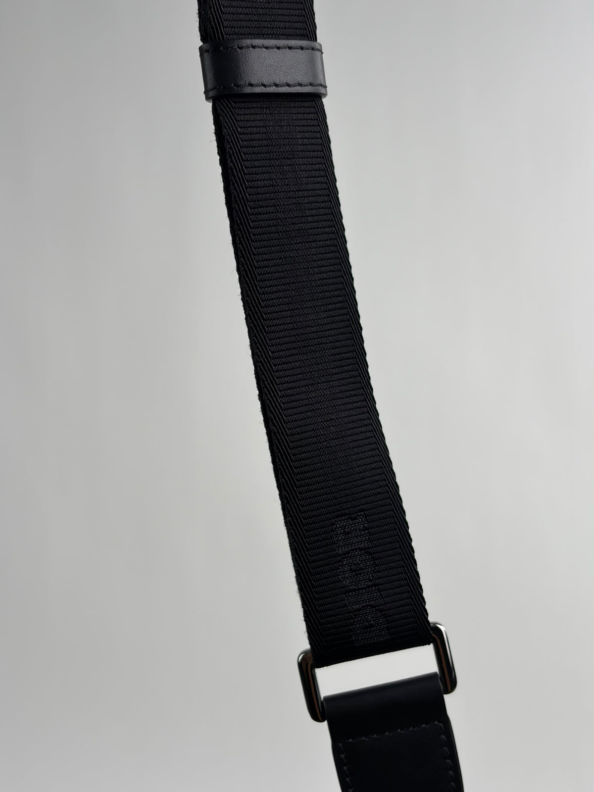 Borsello Christian Dior hit the road in tela CD