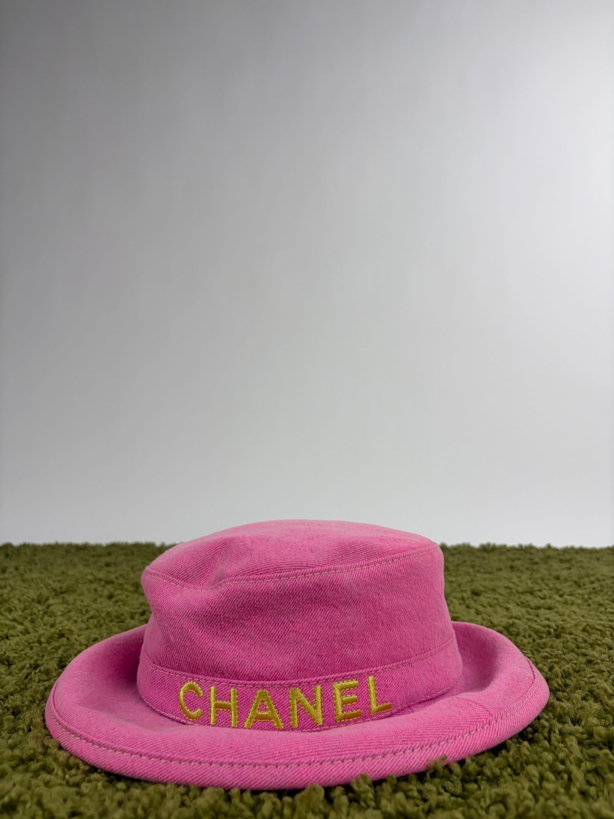 Cappello Chanel Rosa e giallo - Second Hand Di Fiore