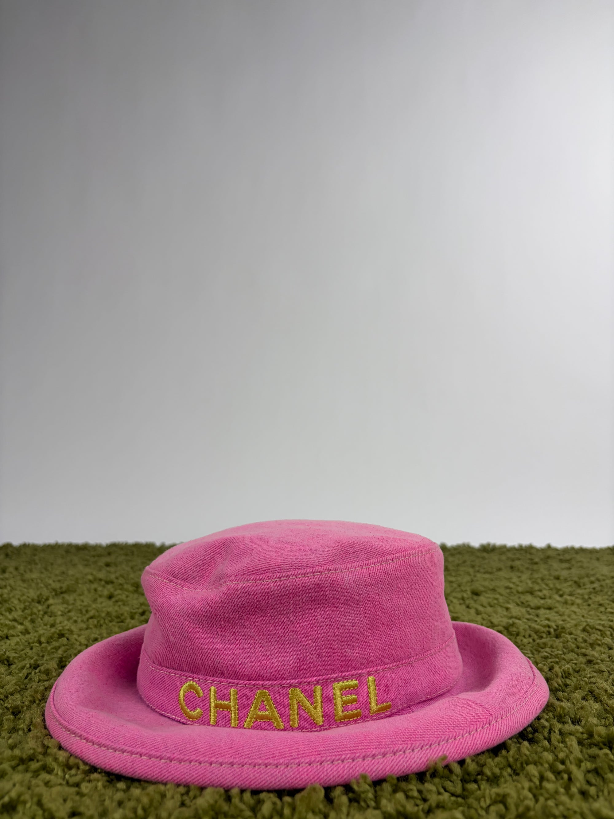 Cappello Chanel Rosa e giallo