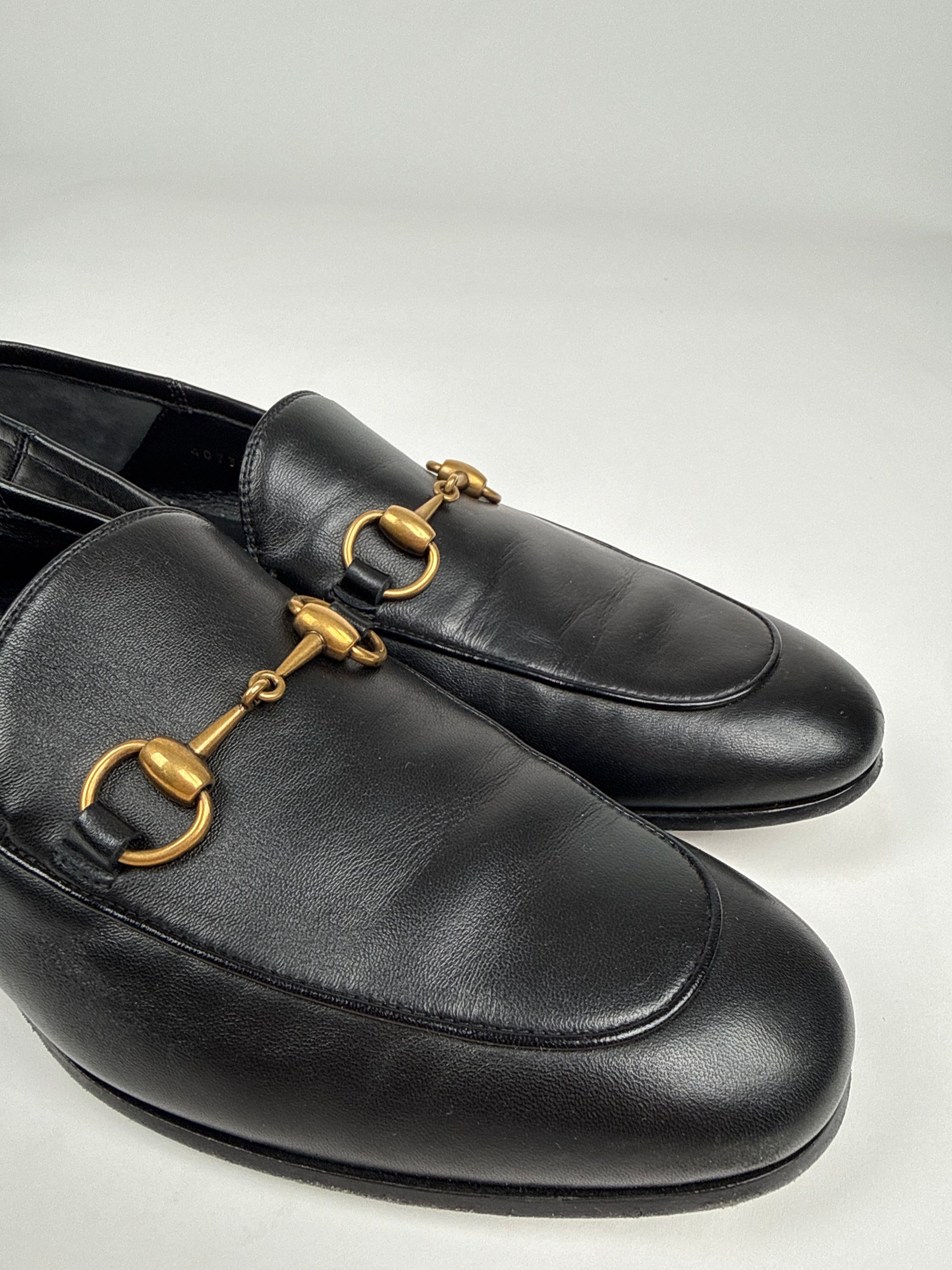 Mocassini Gucci con morsetto in pelle nera