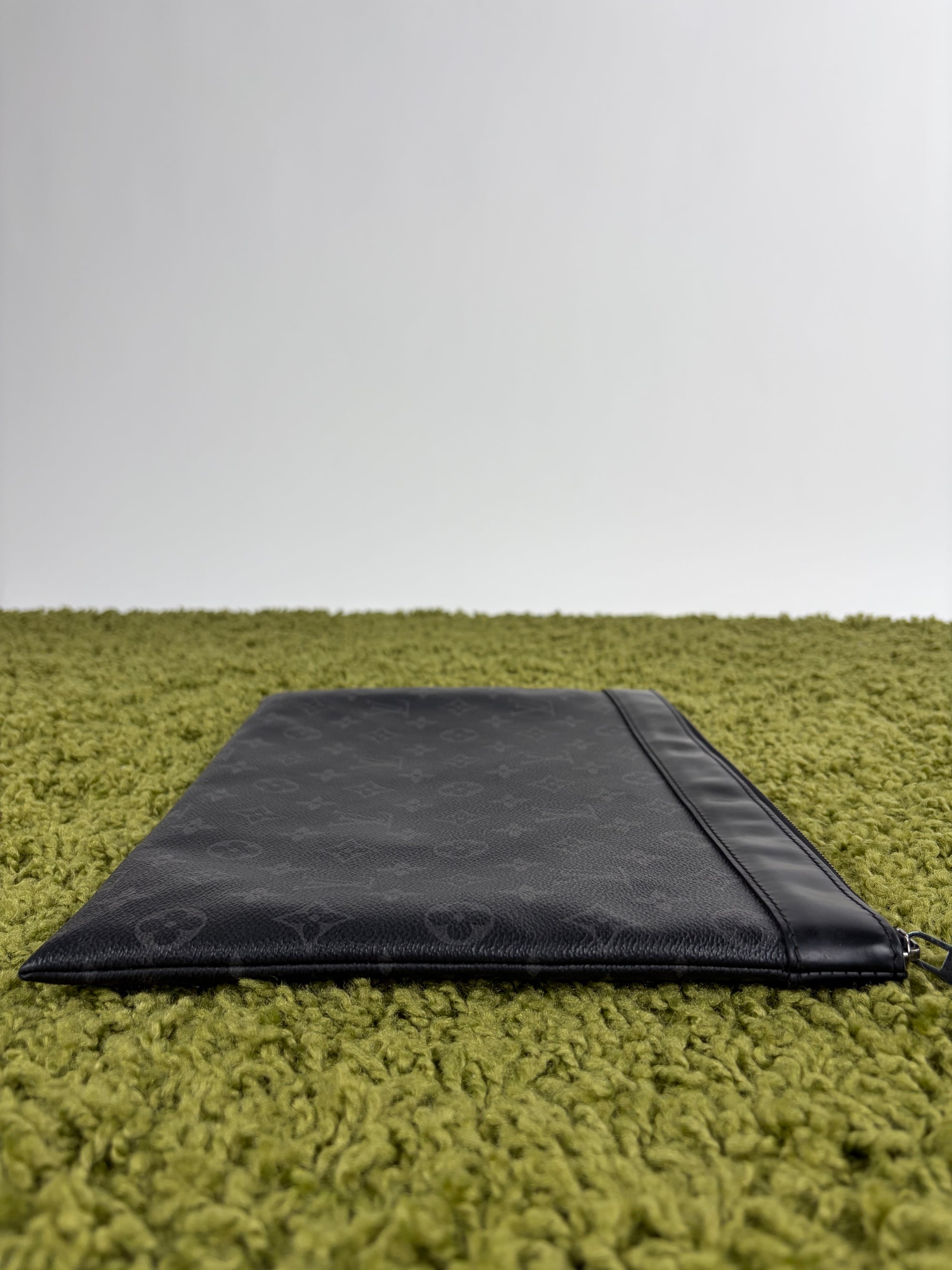 Pochette Louis vuitton voyage nera