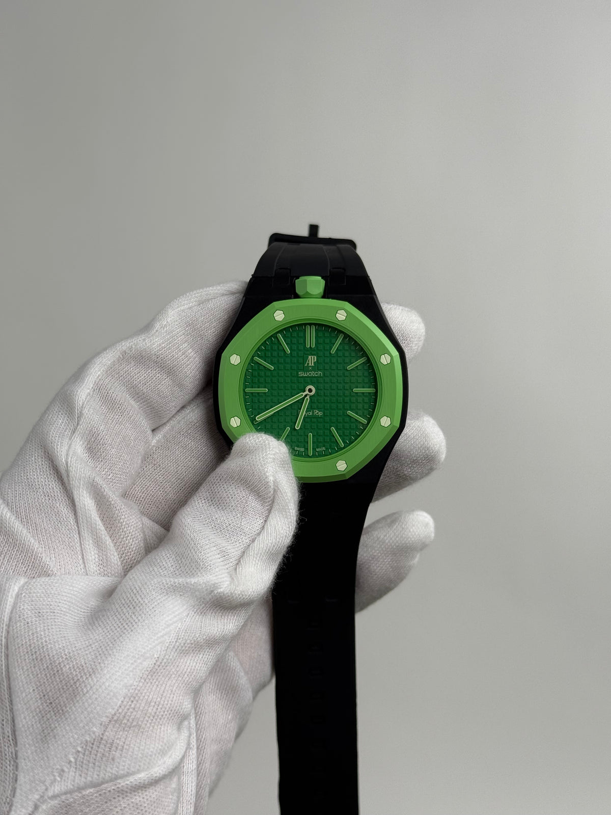 Audemars Piguet x Swatch della collezione Bioceramic Royal Pop
