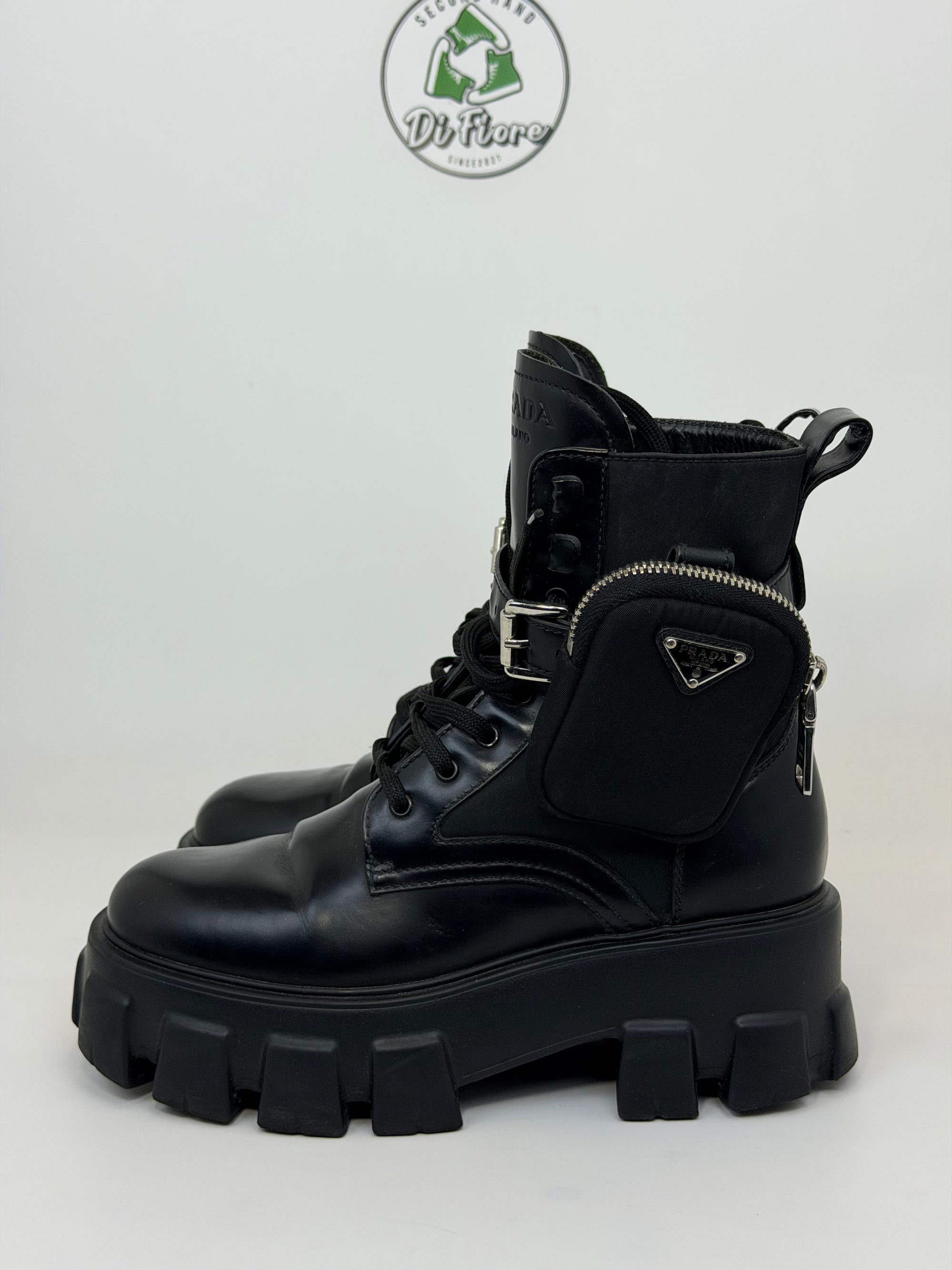 Stivali Prada Monolith in pelle e Re-nylon con pouch Size 36 nero