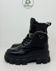 Stivali Prada Monolith in pelle e Re-nylon con pouch Size 36 nero