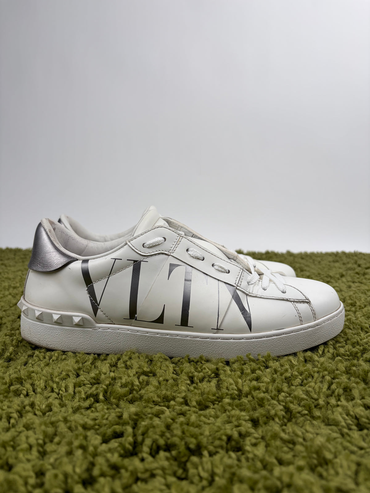 Valentino Garavani Rockstud VLTN argento 41