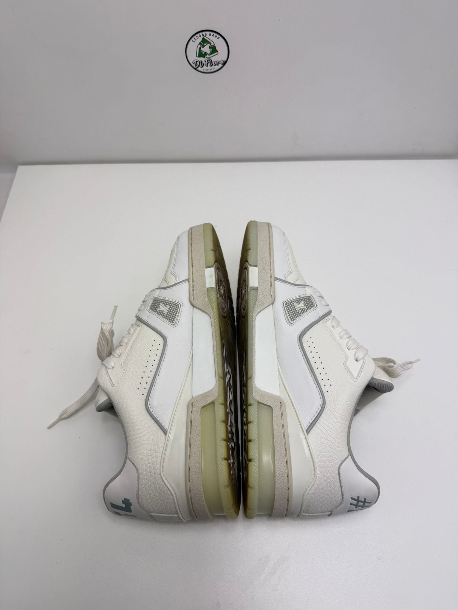 Louis Vuitton trainer 7.5=41.5 veste 42.5 bianca