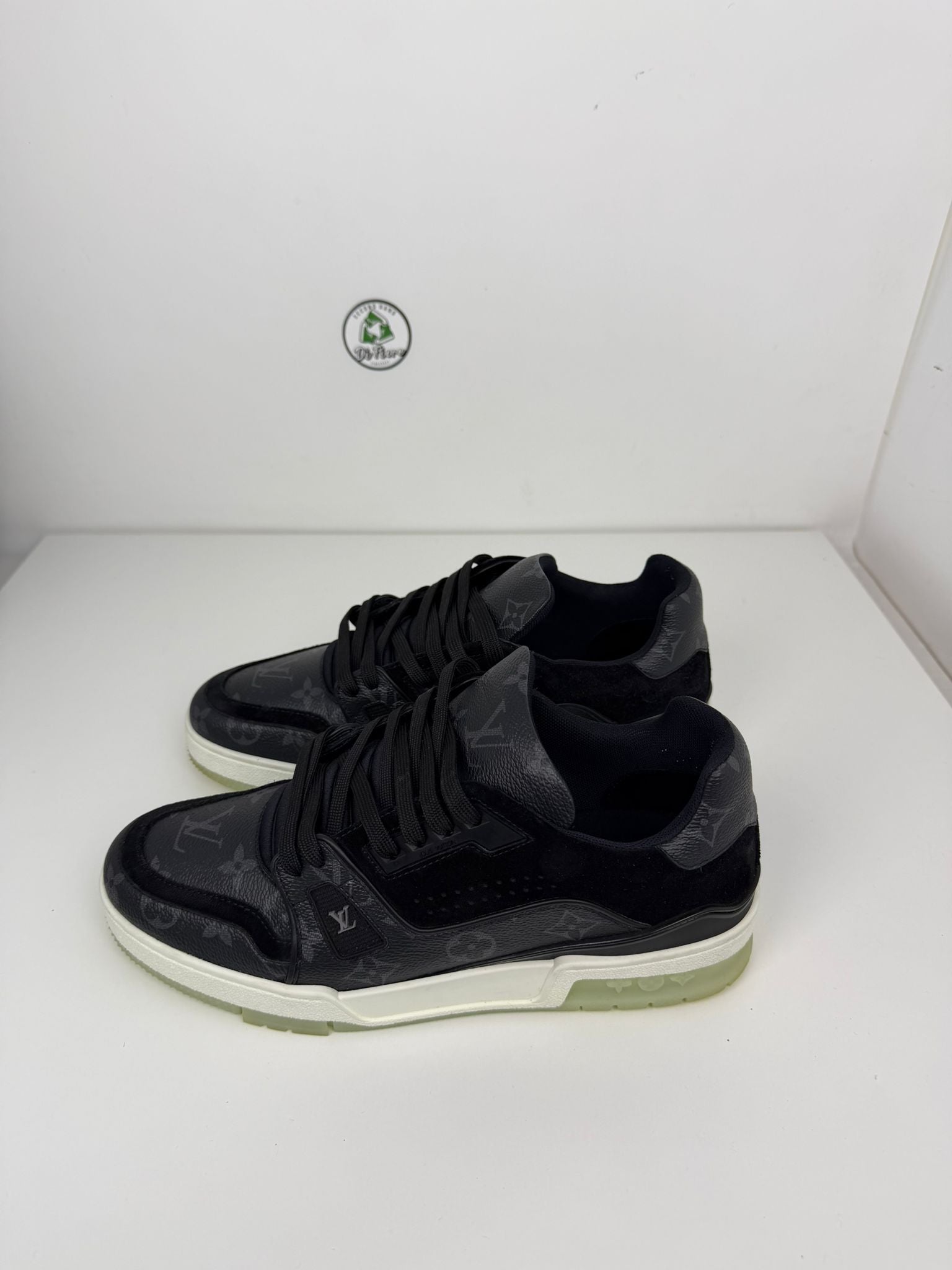 Louis Vuitton trainer Size 7=41 veste 42/42.5 nere