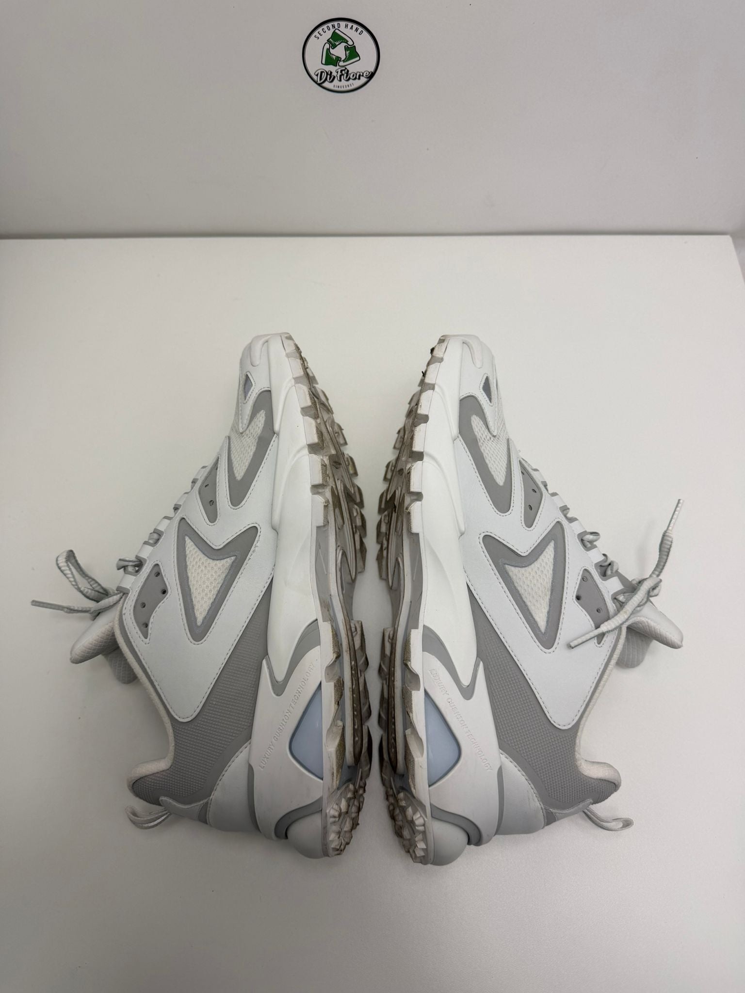 Louis Vuitton skate 8.5= 43.5 grigie e bianche