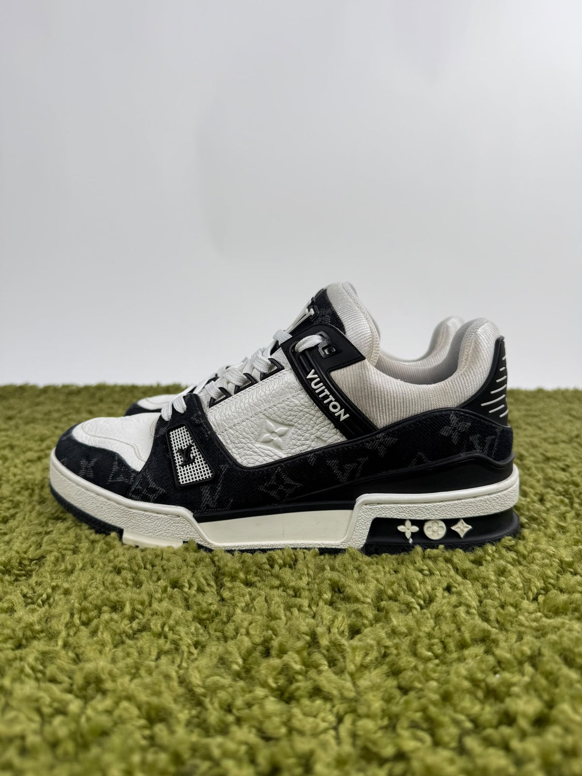 Louis Vuitton Trainer in Denim Nero 6.5